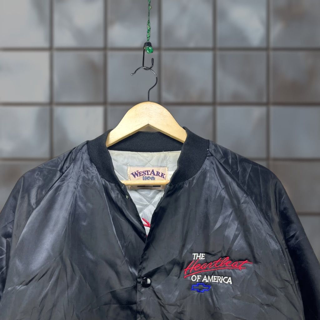 Vintage VINTAGE 80s CHEVROLET BOMBER JACKET XL SATIN HEARTBEAT OF AMERICA WEST ARK Size US XL / EU 56 / 4 - 1 Thumbnail