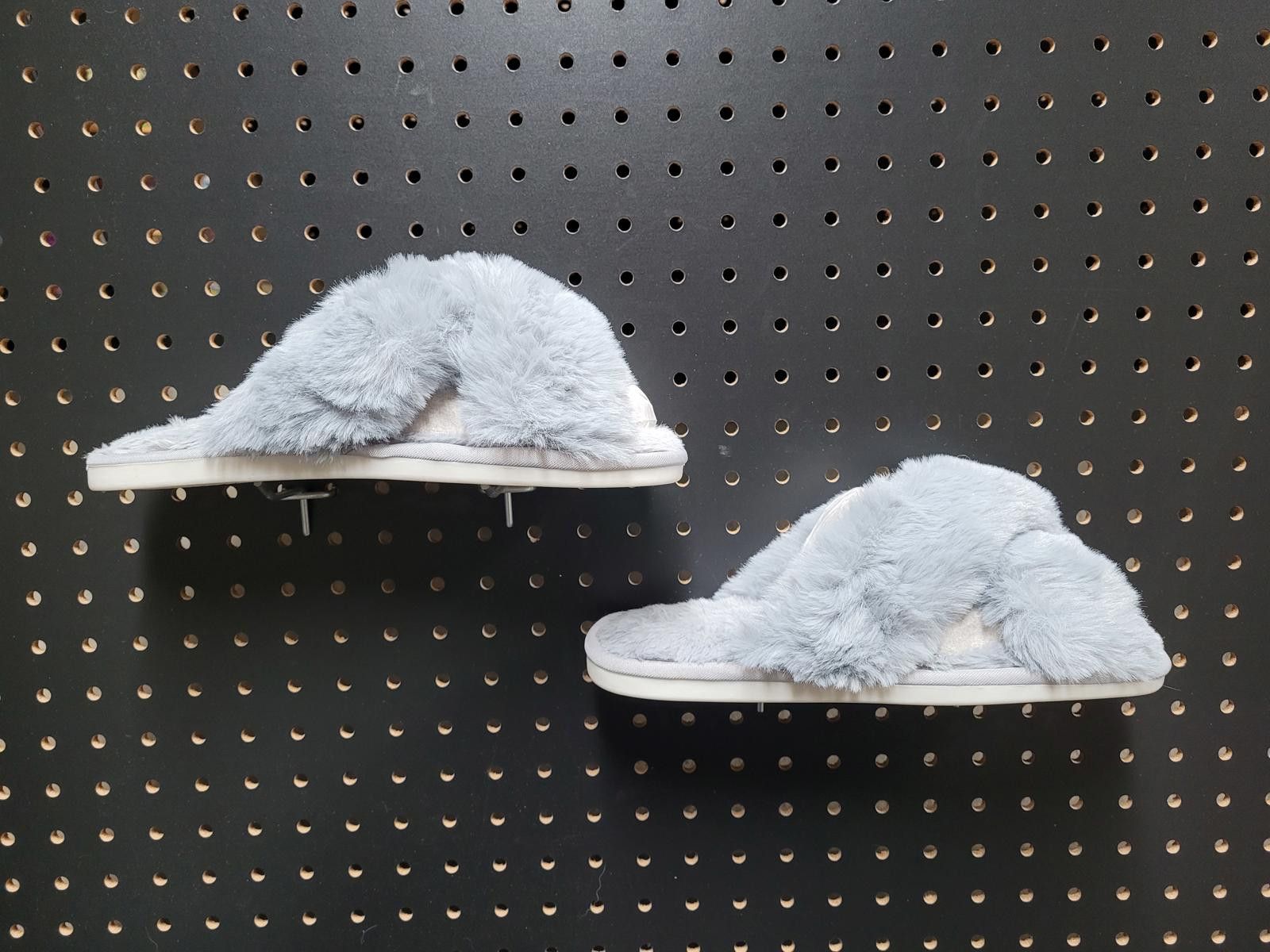 Unknown London Cozy Plush Women's Slippers - Act Fast, Stay Comfy! Size US 7 / IT 37 - 1 Thumbnail