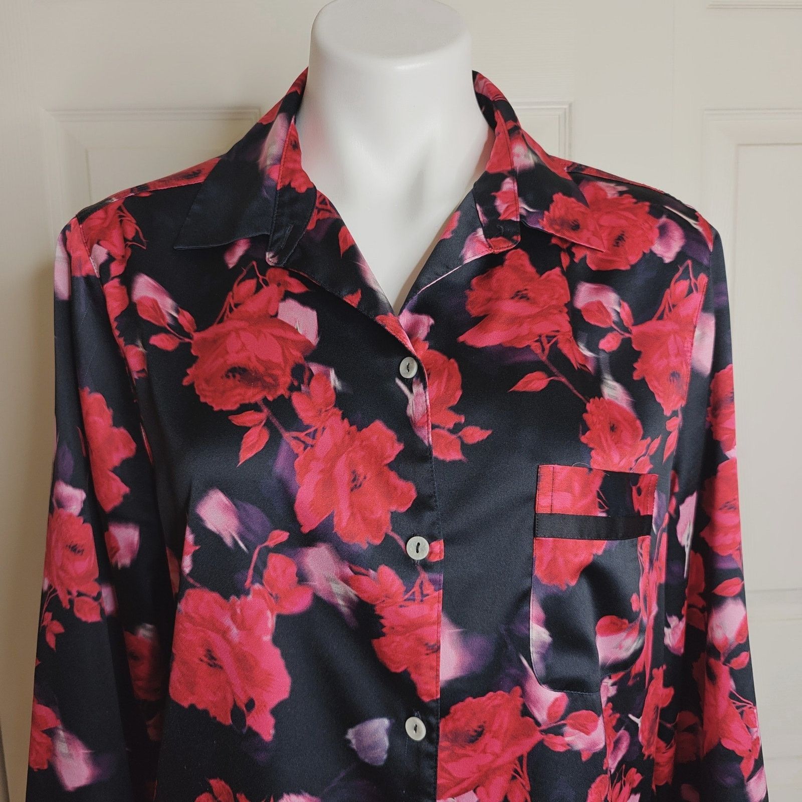 Victoria's Secret Victoria's Secret satin rose floral pajama top sz M Size ONE SIZE - 2 Thumbnail