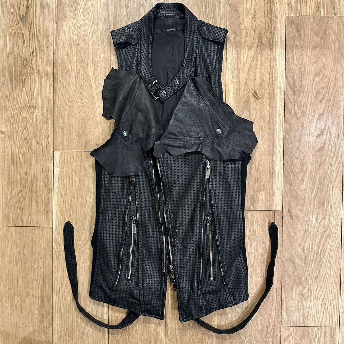 Yasuyuki Ishii Yasuyuki Ishii 1 of 1 Sample Leather Vest Size US M / EU 48-50 / 2 - 5 Thumbnail