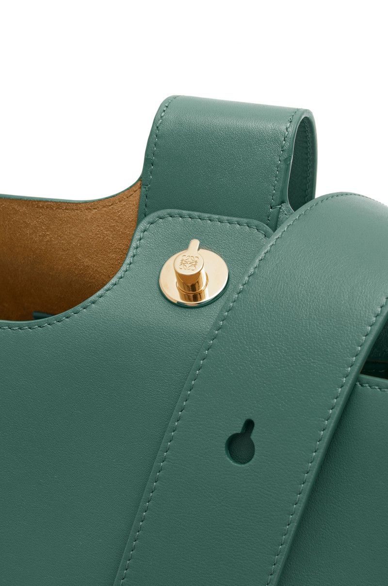 Loewe o1in1g0426 Size: OS/ Medium Pebble Bucket Bag in Vetiver Size ONE SIZE - 6 Thumbnail
