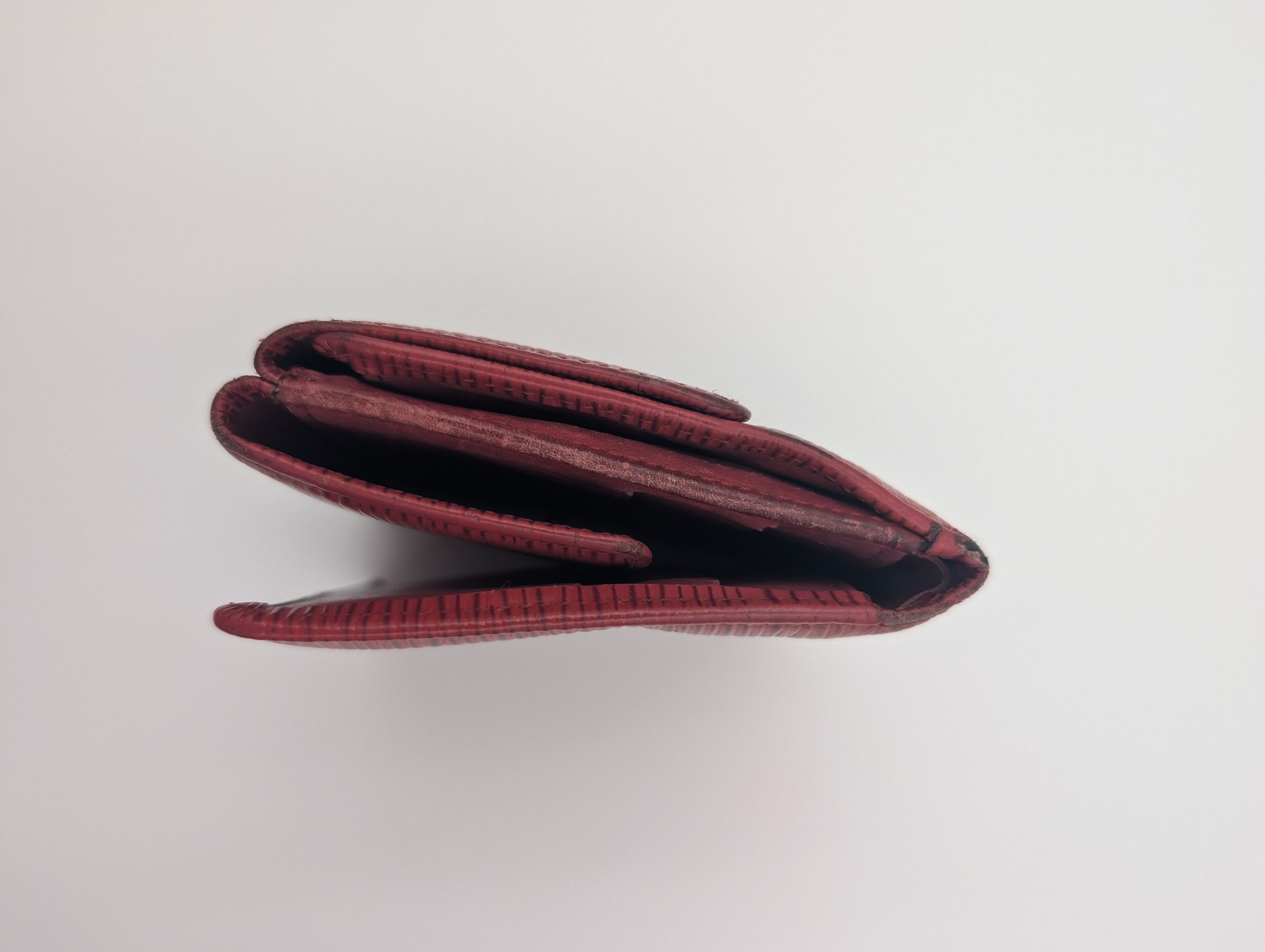 Louis Vuitton Louis Vuitton Epi Wallet in Castillan Red Size ONE SIZE - 7 Thumbnail