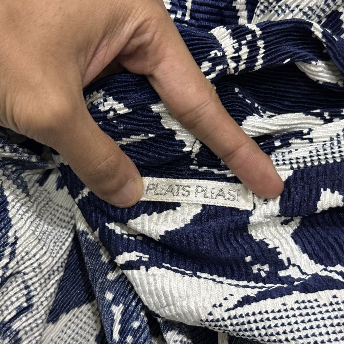 Pleats Please Issey Miyake Vintage Pleat Please Cardigan Style Buttonless Jacket Size L / US 10 / IT 46 - 14 Thumbnail