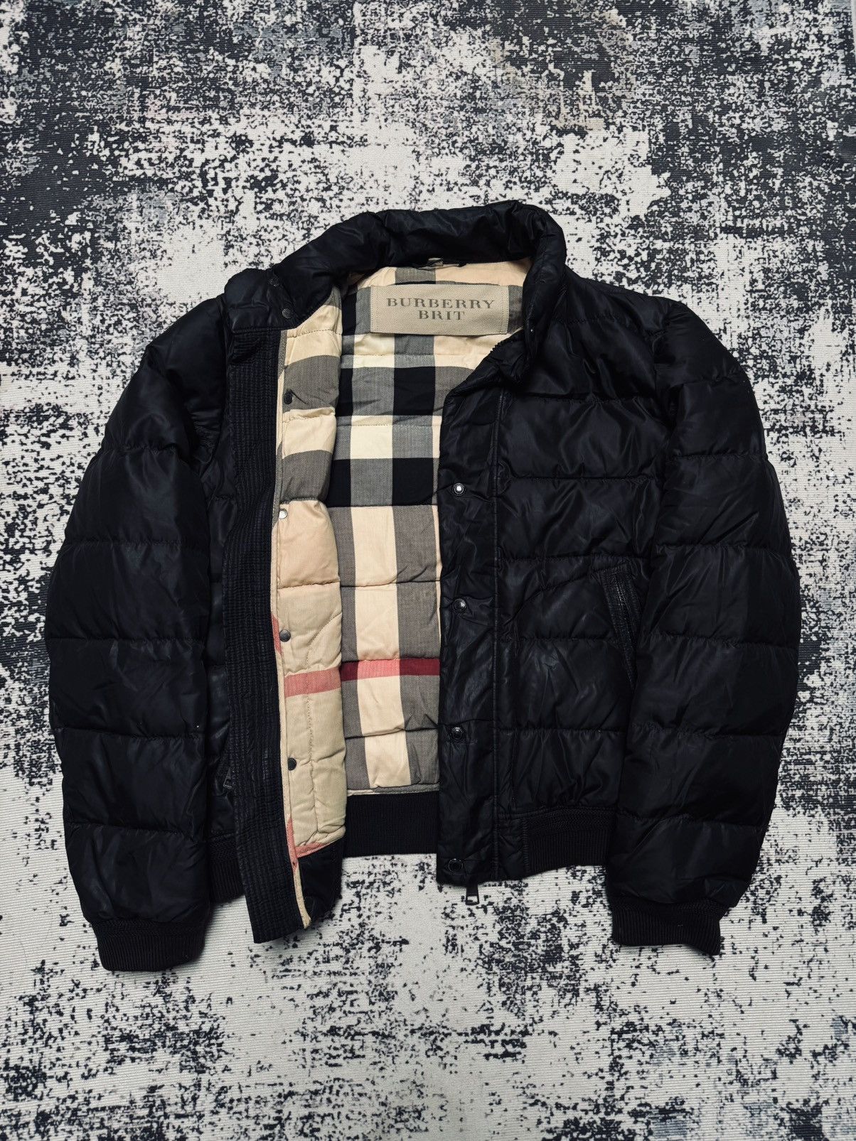 Burberry × Designer × Vintage Burberry puffer bomber jacket black full pattern beige M Size US M / EU 48-50 / 2 - 1 Thumbnail