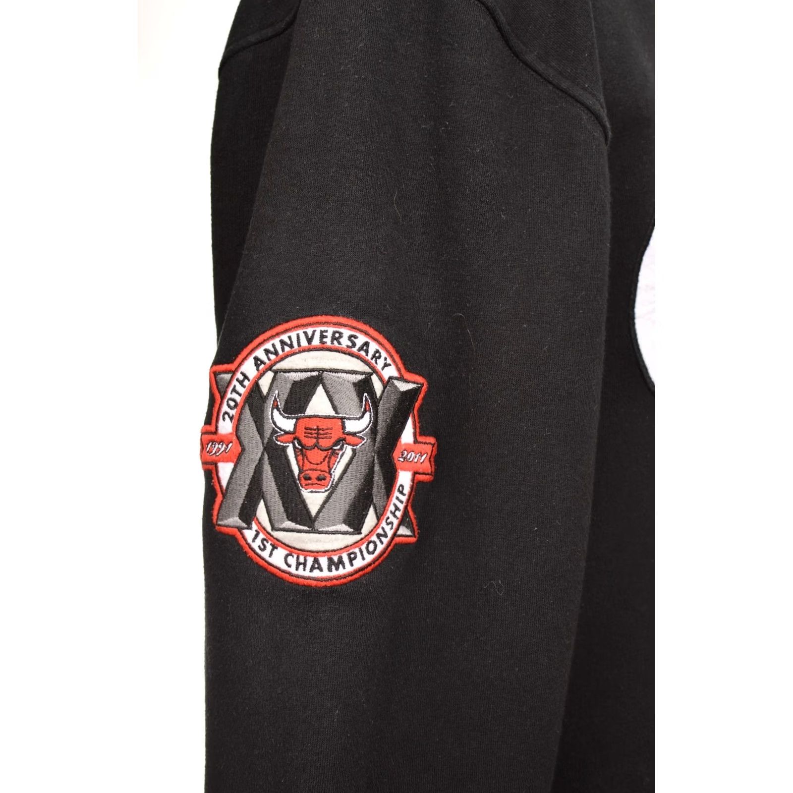 Mitchell & Ness MITCHELL NESS Chicago Bulls 20th Anniversary 1st Championship Sweatshirt L Black MENS Shirts Size US L / EU 52-54 / 3 - 4 Thumbnail