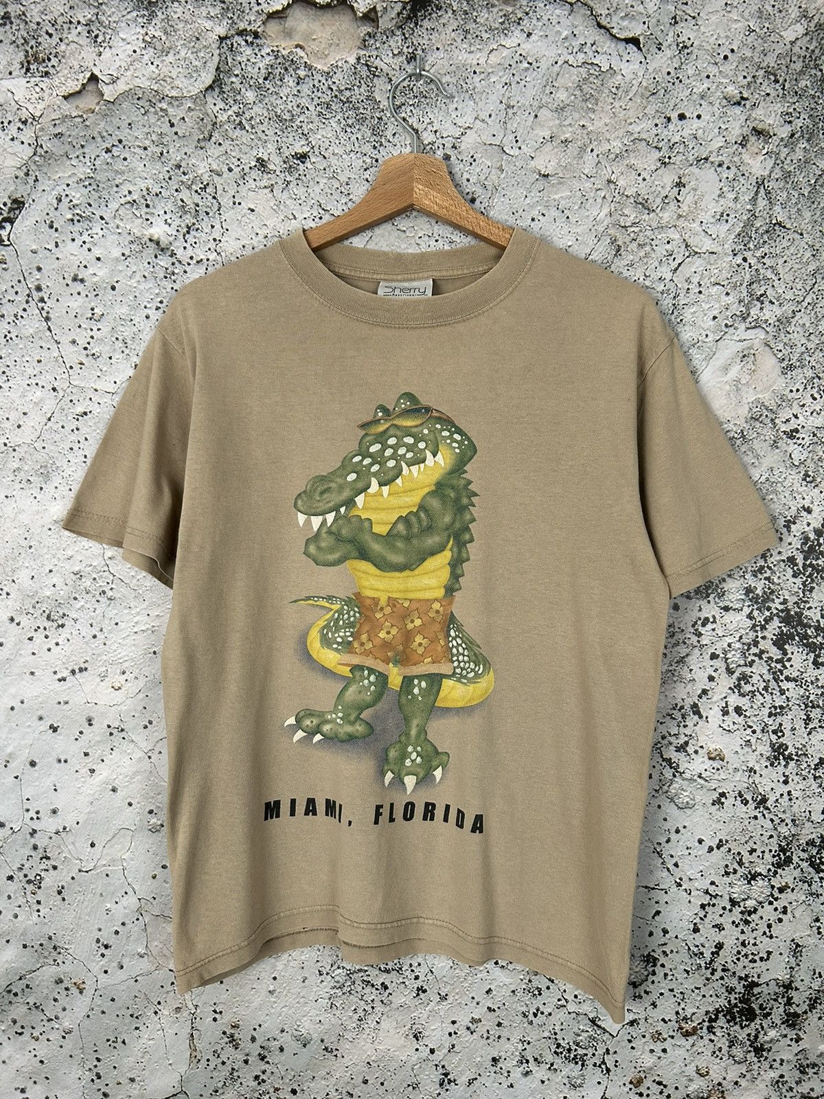 Vintage Vintage Crocodile Miami Florida Graphic Tee 90s Size US L / EU 52-54 / 3 - 1 Thumbnail