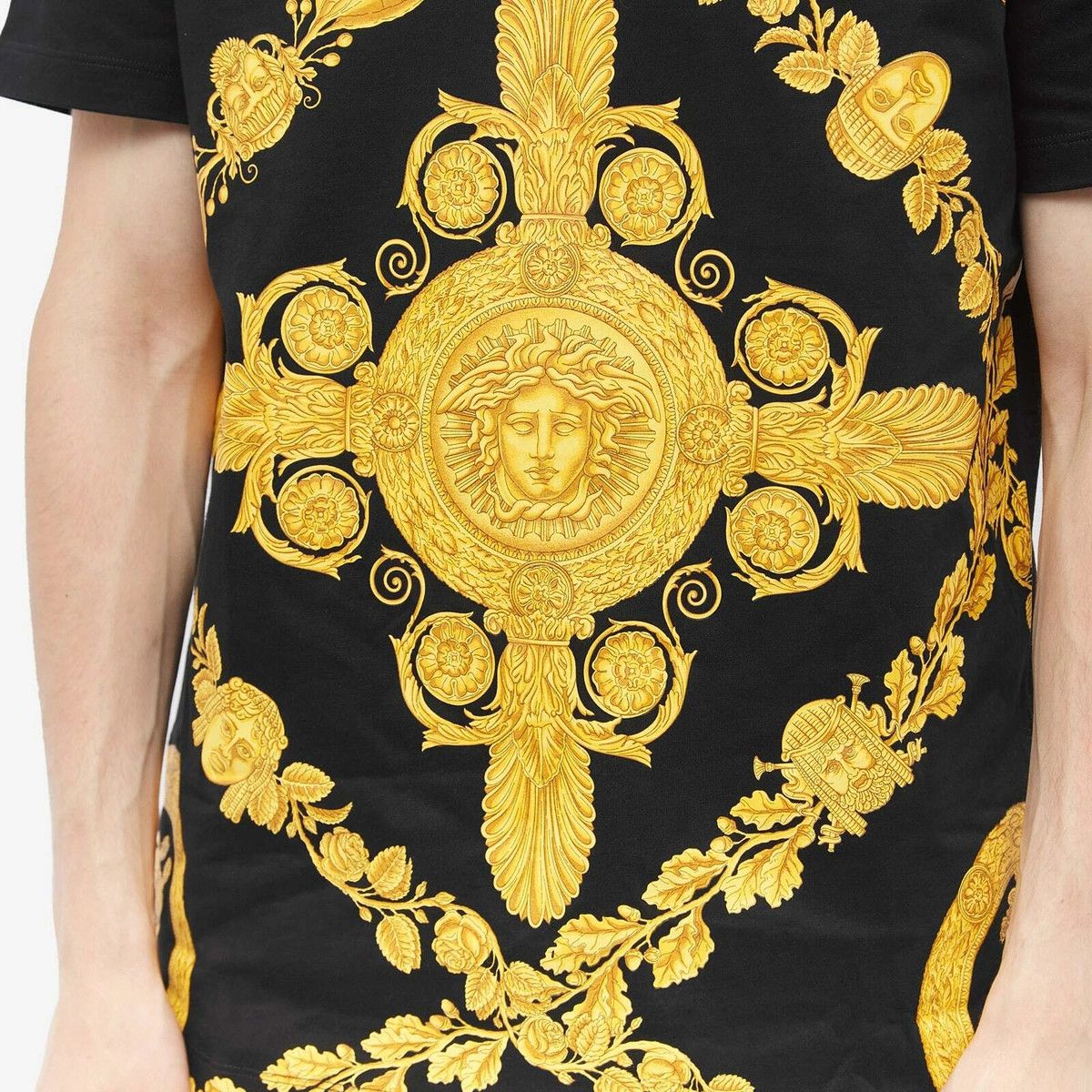 Versace o1y0525 Logo Crewneck T-Shirt in Black/Gold Size US XXL / EU 58 / 5 - 2 Thumbnail
