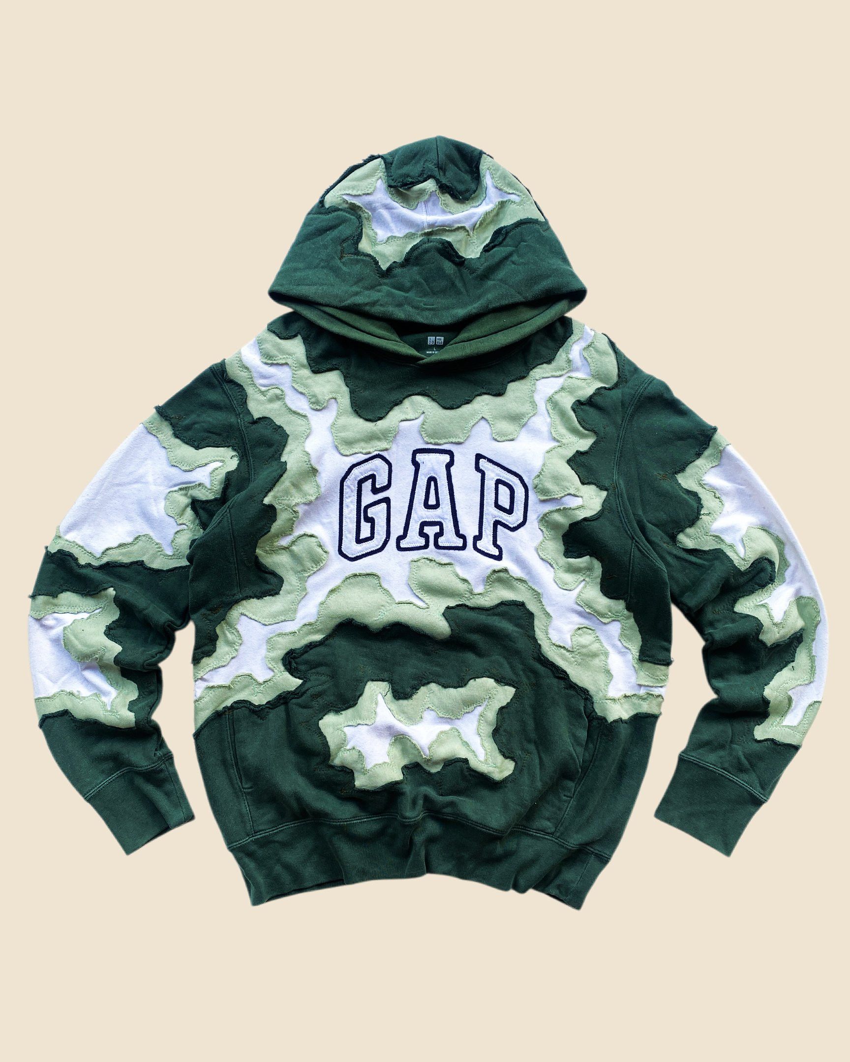 Gap × Handmade 1 OF 1 REWORKED GAP CRACKY GREEN GRADATION HOODIE SIZE L Size US L / EU 52-54 / 3 - 1 Thumbnail