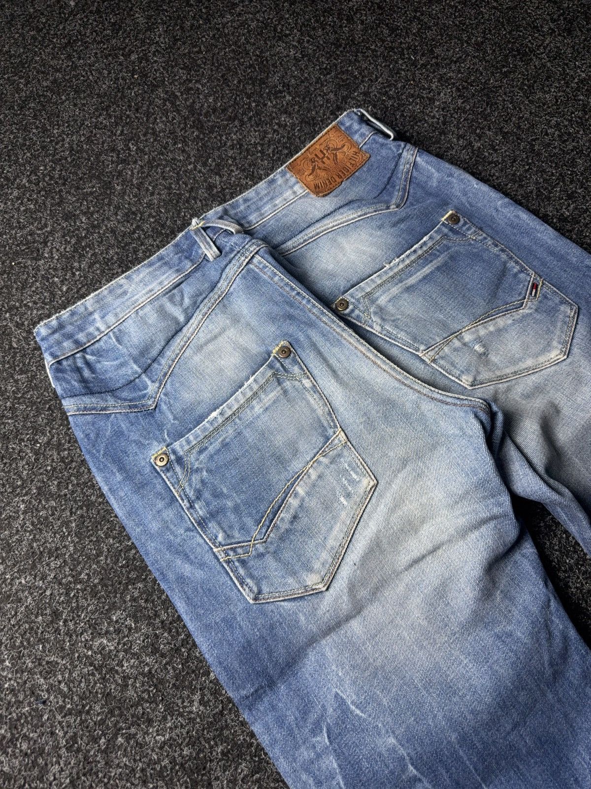 Tommy Hilfiger 00s Y2K Hilfiger Denim Y2K Vintage Faded Straight Jeans Size US 32 / EU 48 - 15 Thumbnail
