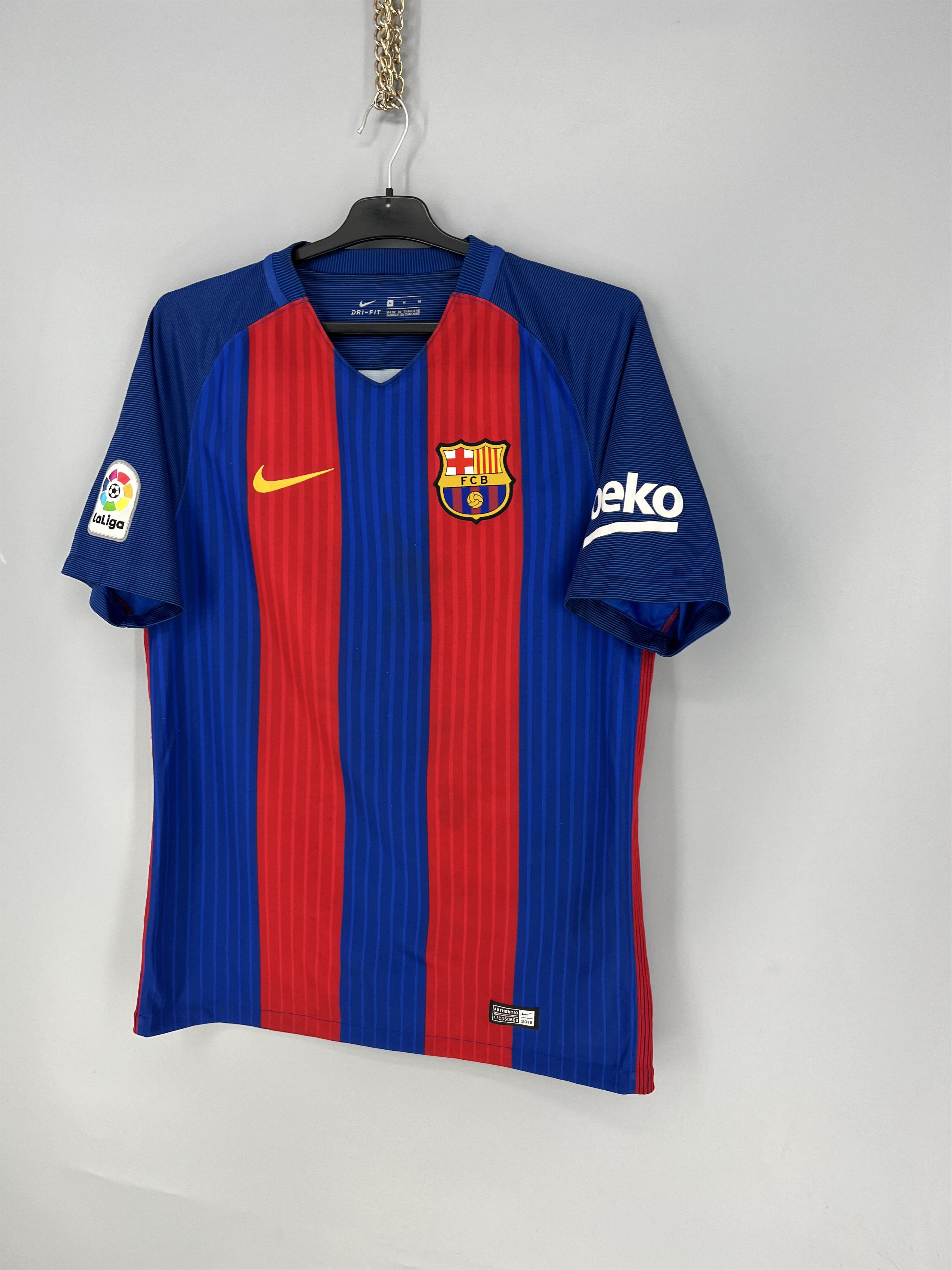 Vintage FC Barcelona Nike 2016 2017 Soccer Jersey Home Football Size US M / EU 48-50 / 2 - 3 Thumbnail