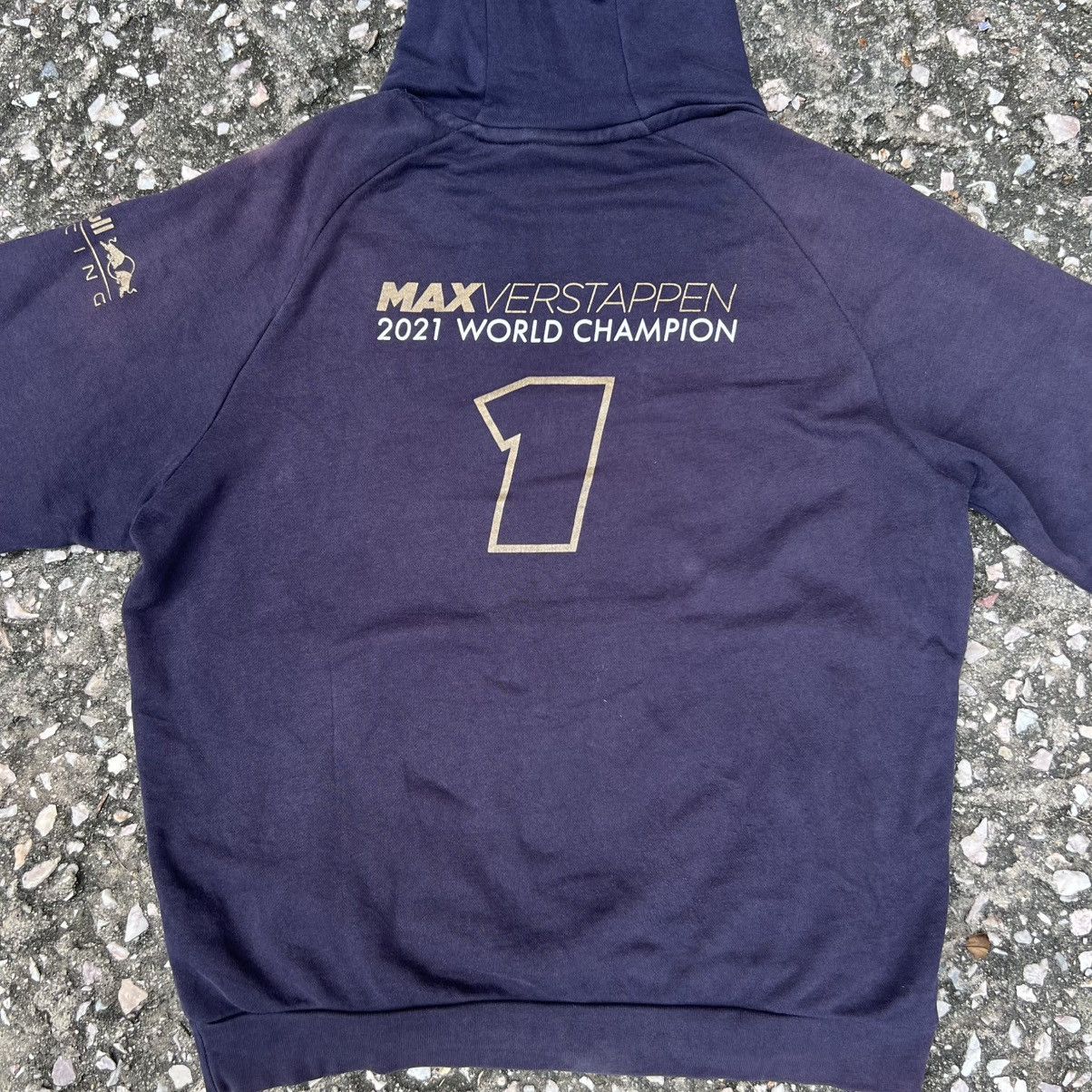 Red Bull “RED BULL” SUN FADED MAXVERSTAPPEN 2021 WORLD CHAMPION Size US L / EU 52-54 / 3 - 10 Thumbnail