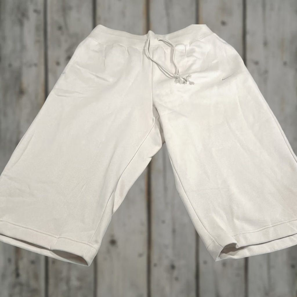 Nike VINTAGE Nike Crop Sweatpants Women’s 2XL Wide-Leg Fleece Drawstring FB8418-104 NWT Size 40" / US 18 - 1 Thumbnail