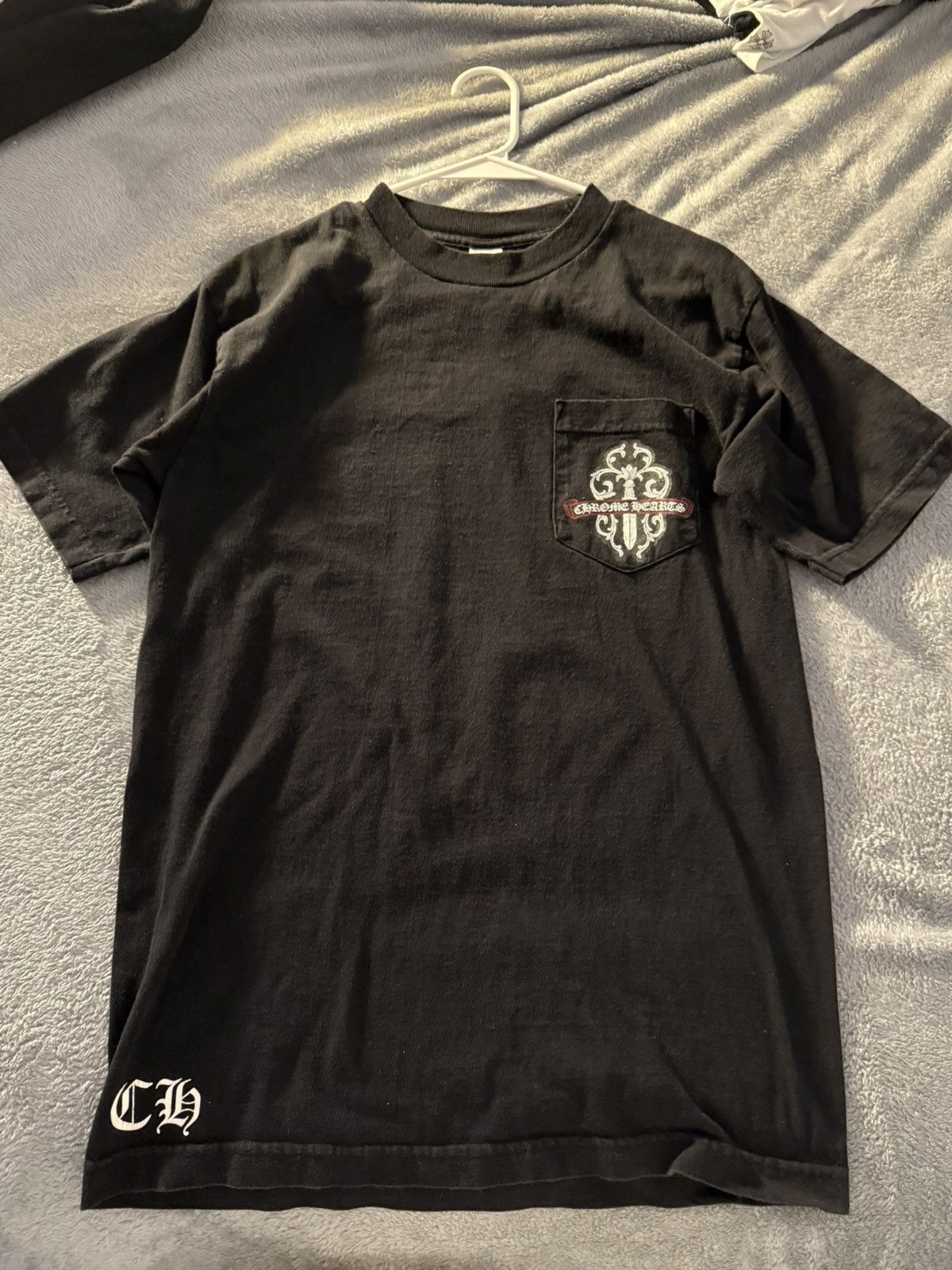 Chrome Hearts × Vintage RARE Chrome Hearts Dagger Floral Scroll Logo Pocket Tee Size Size US M / EU 48-50 / 2 - 3 Thumbnail