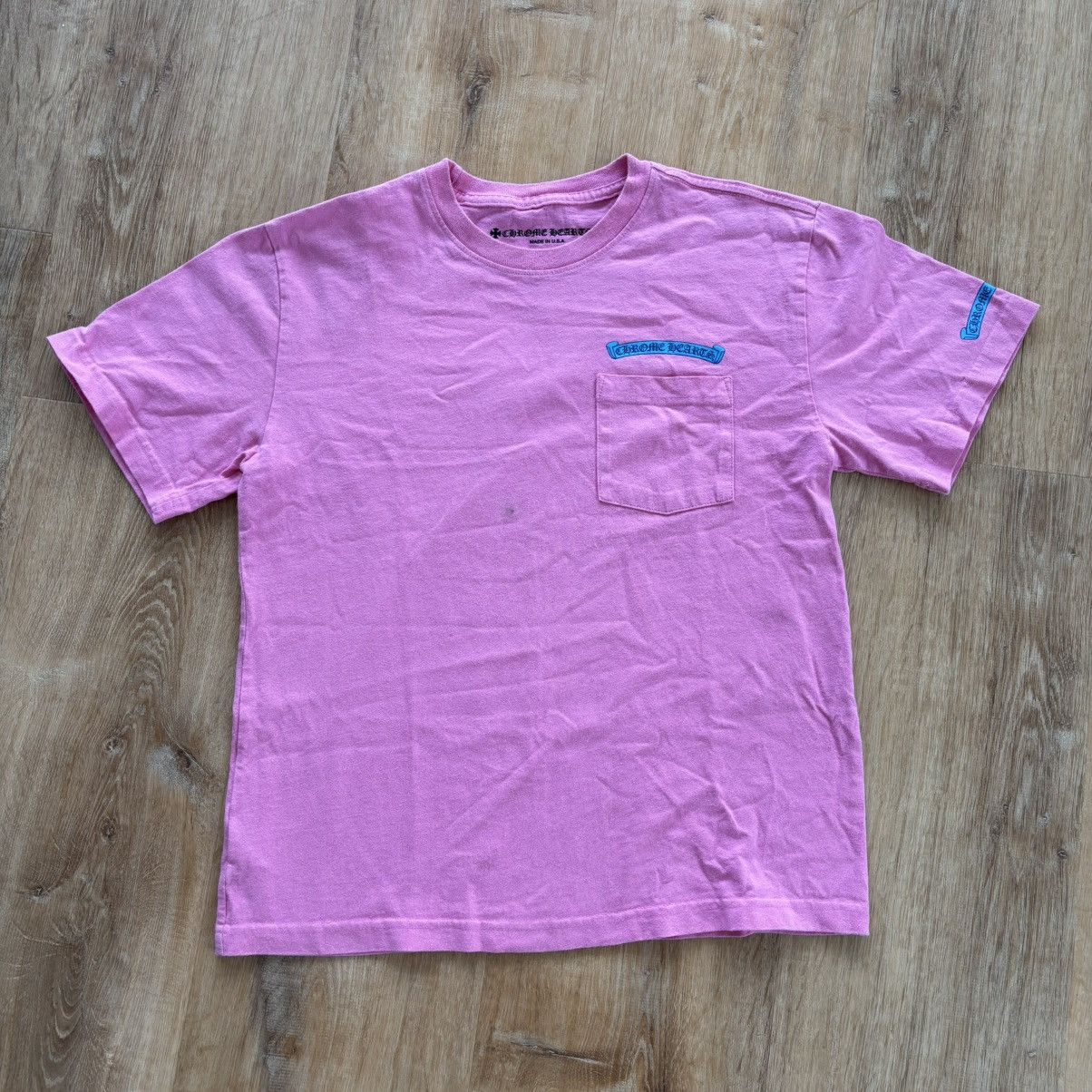 Chrome Hearts Chrome Hearts Pink Scroll Logo Tee Size Small Size US S / EU 44-46 / 1 - 1 Thumbnail
