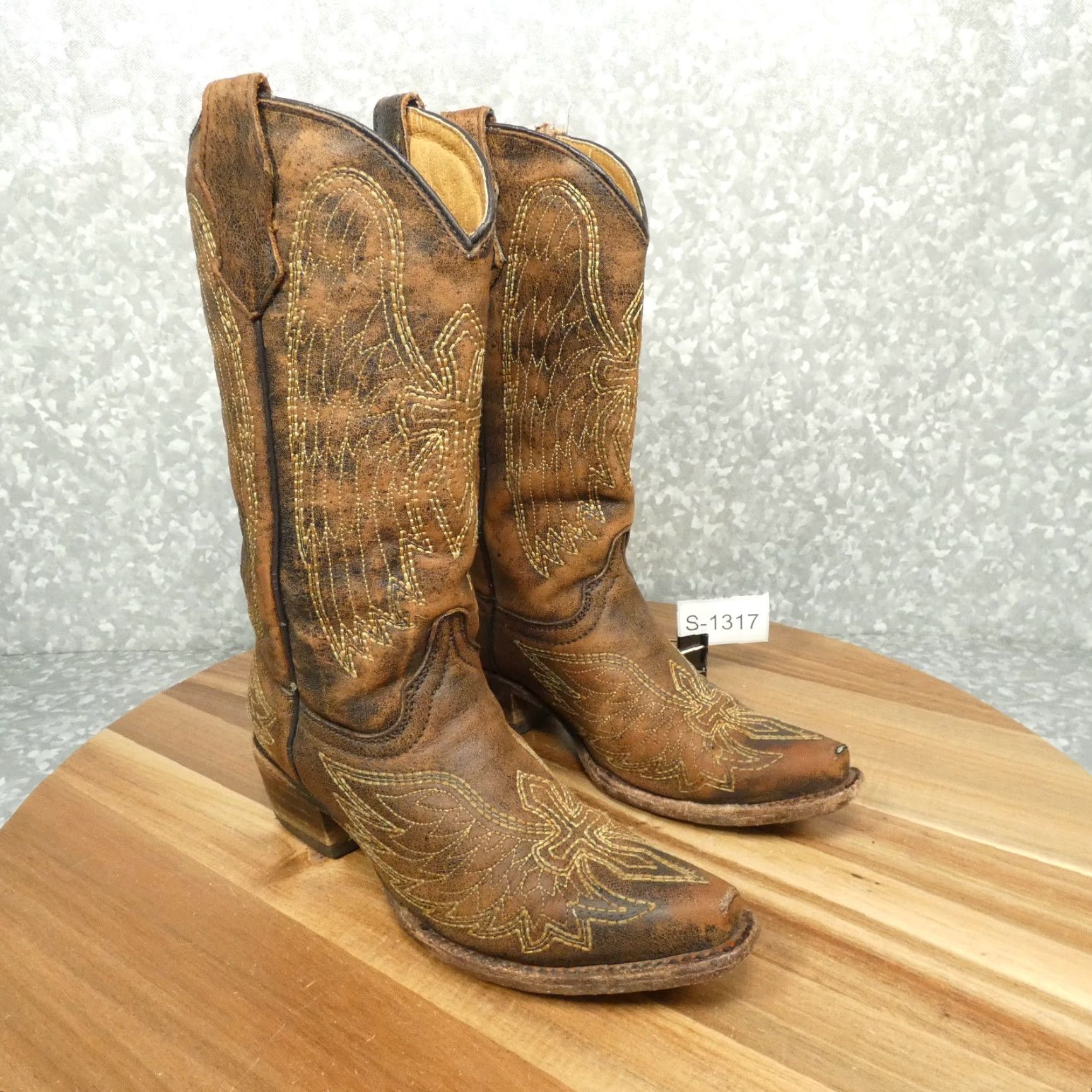 Vintage Corral Boots Womens 2 T Brown Leather Distressed Winged Cross Embroidered Boot Size US 4.5 / IT 34.5 - 2 Thumbnail
