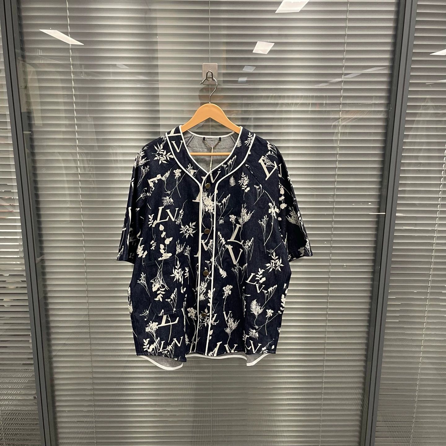 Louis Vuitton Louis Vuitton wheat print denim short-sleeve XL NWT Size US XL / EU 56 / 4 - 1 Thumbnail