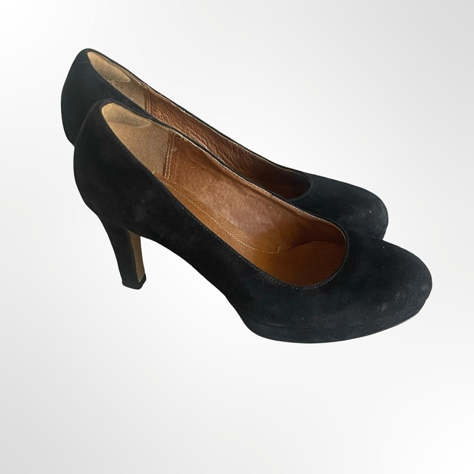 Clarks Clark's Artisan Women's Black Suede Mid-Heel Pumps size 7.5 Size US 7.5 / IT 37.5 - 1 Thumbnail
