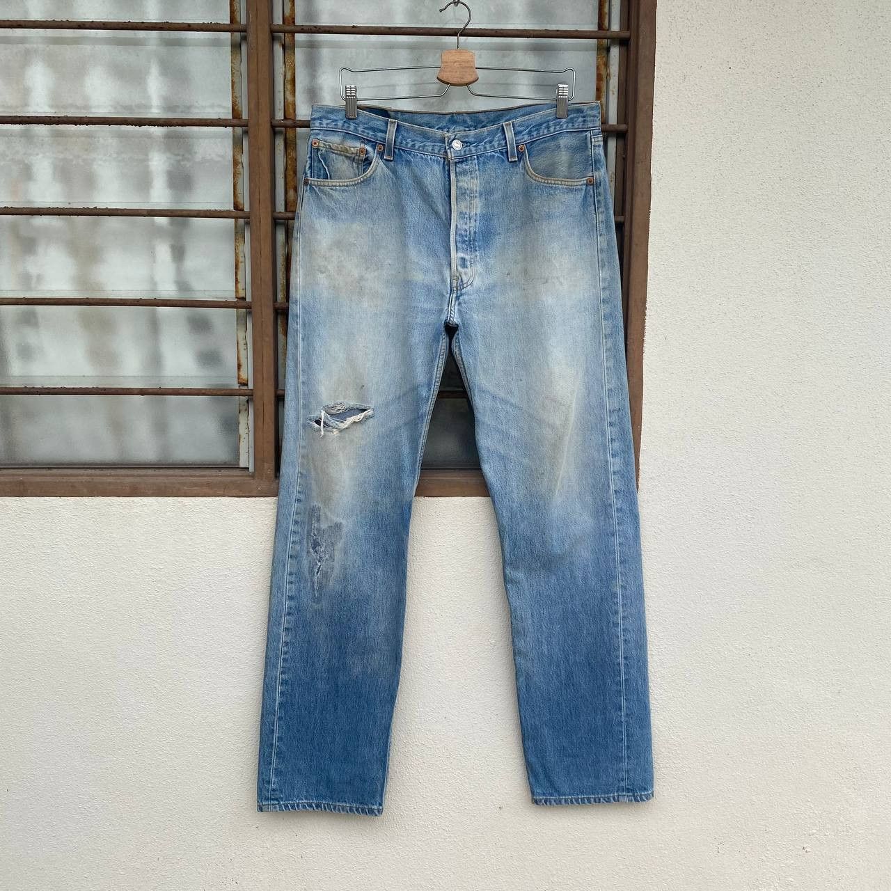 Levi's Vintage Clothing VINTAGE 00'S LEVIS 501 DISTRESSED DIRTY JEAN W35X33" Size US 35 - 1 Thumbnail