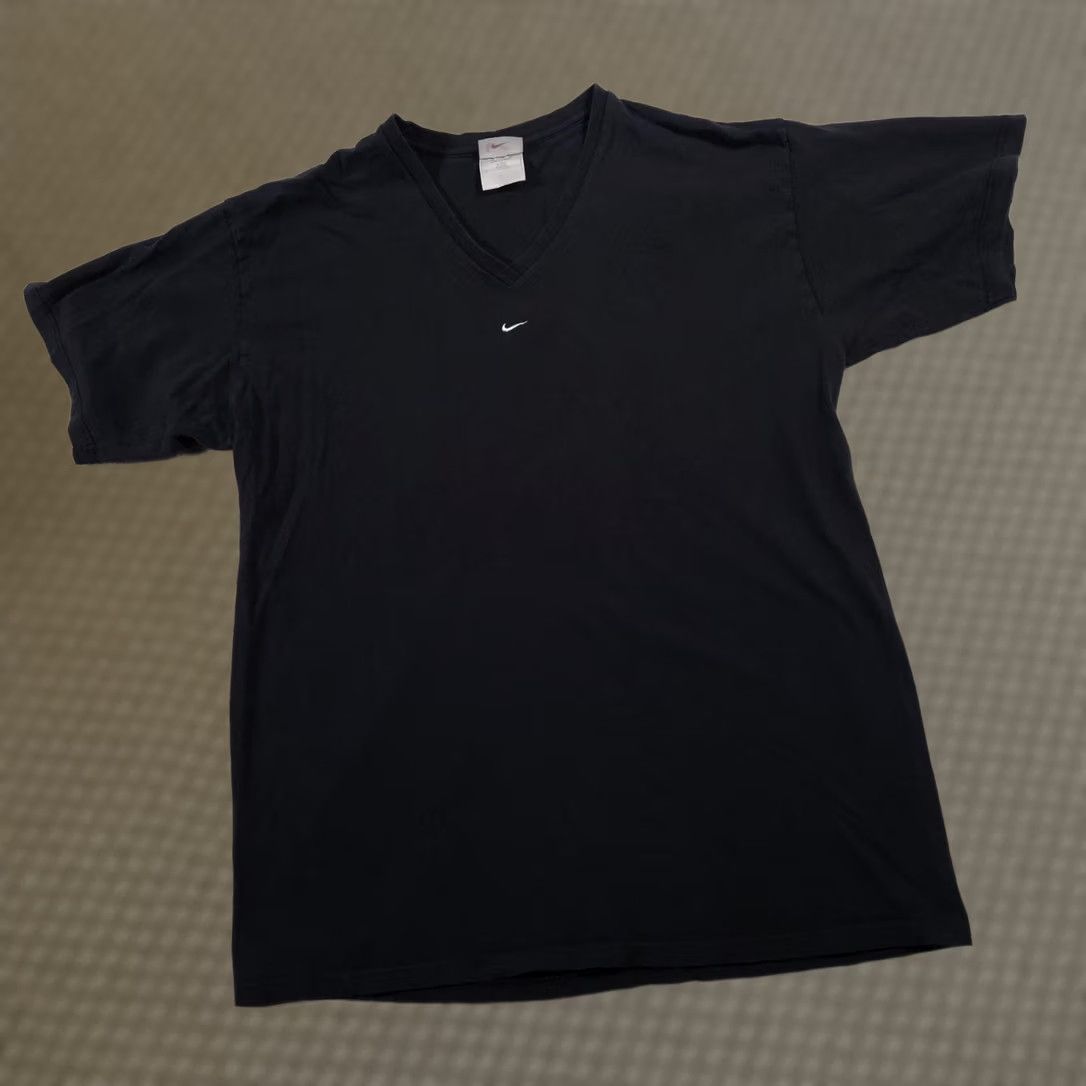 Nike VINTAGE Nike Shirt Mens XL Black V-Neck Embroidered Swoosh Cotton Minimalist Casual Size US XL / EU 56 / 4 - 1 Thumbnail