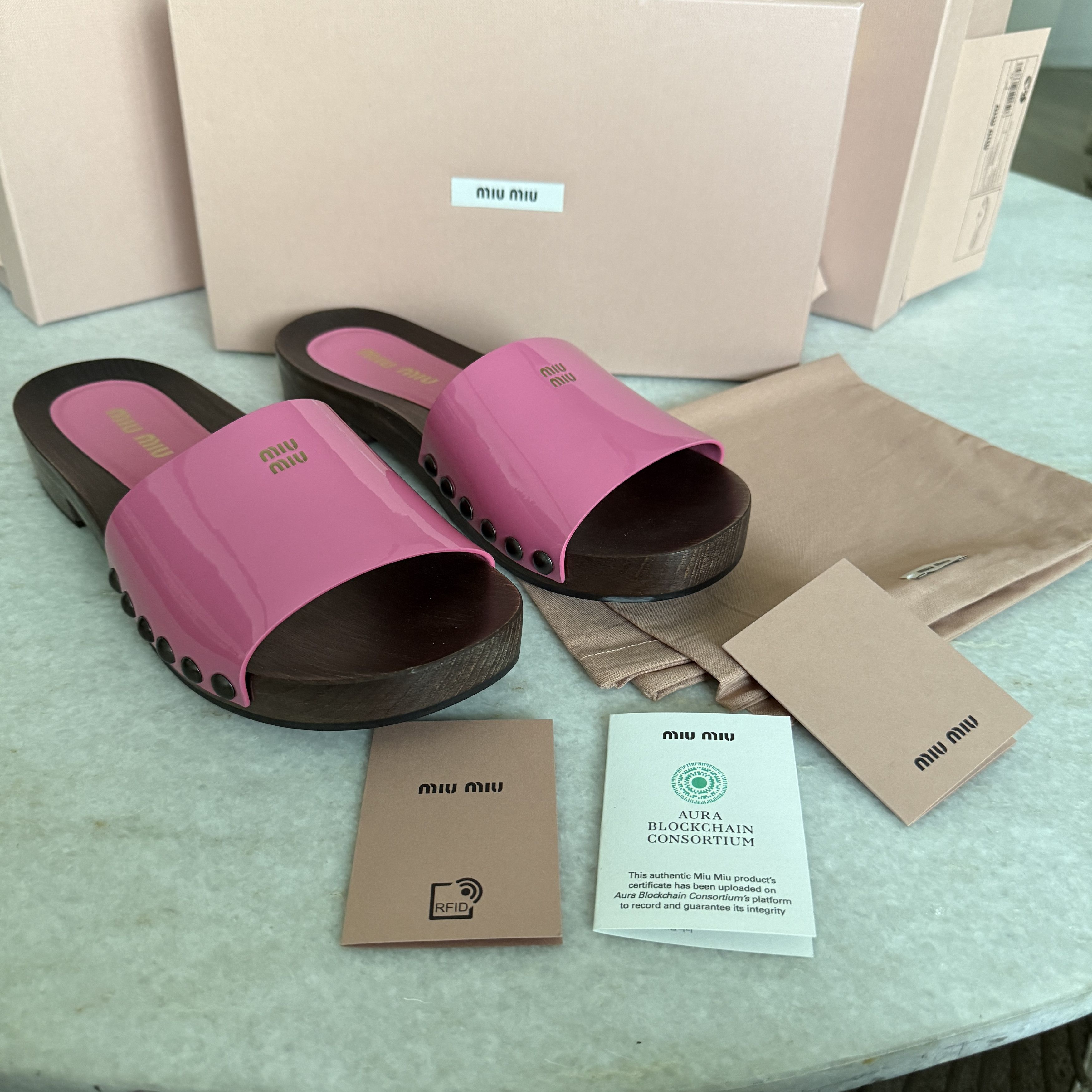 Miu Miu MIU MIU 5Z425E Fuschia Patent Leather Clogs. 36 Sandals Size US 6 / IT 36 - 5 Thumbnail