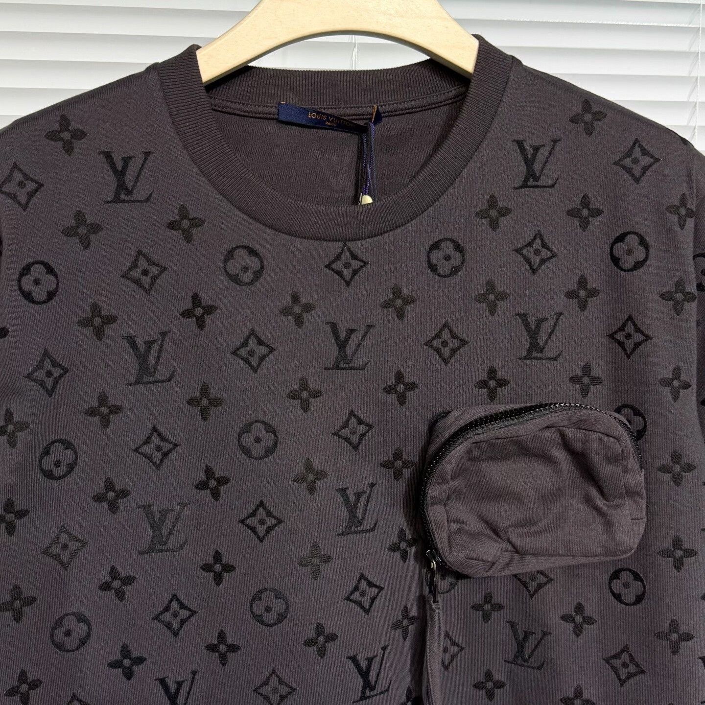 Louis Vuitton LV Flocked Monogram T-shirt L Size US L / EU 52-54 / 3 - 3 Thumbnail