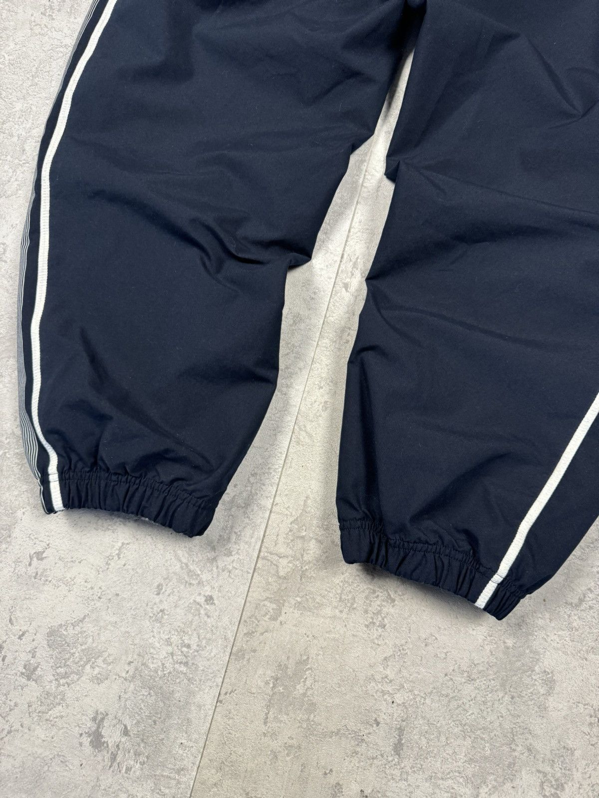 Nike Nike Vintage Navy Y2K Track Pants Joggers Swoosh Logo SizeXL Size US 36 / EU 52 - 12 Thumbnail