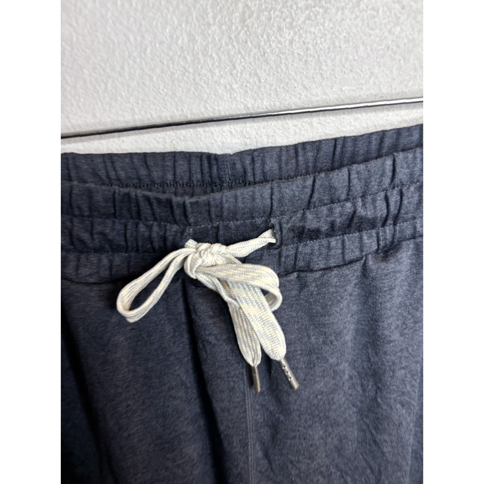 Vuori Vuori Jogger Pants Mens Small Gray Drawstring Cuffed Sweatpants Lounge Soft Size US 29 - 3 Thumbnail