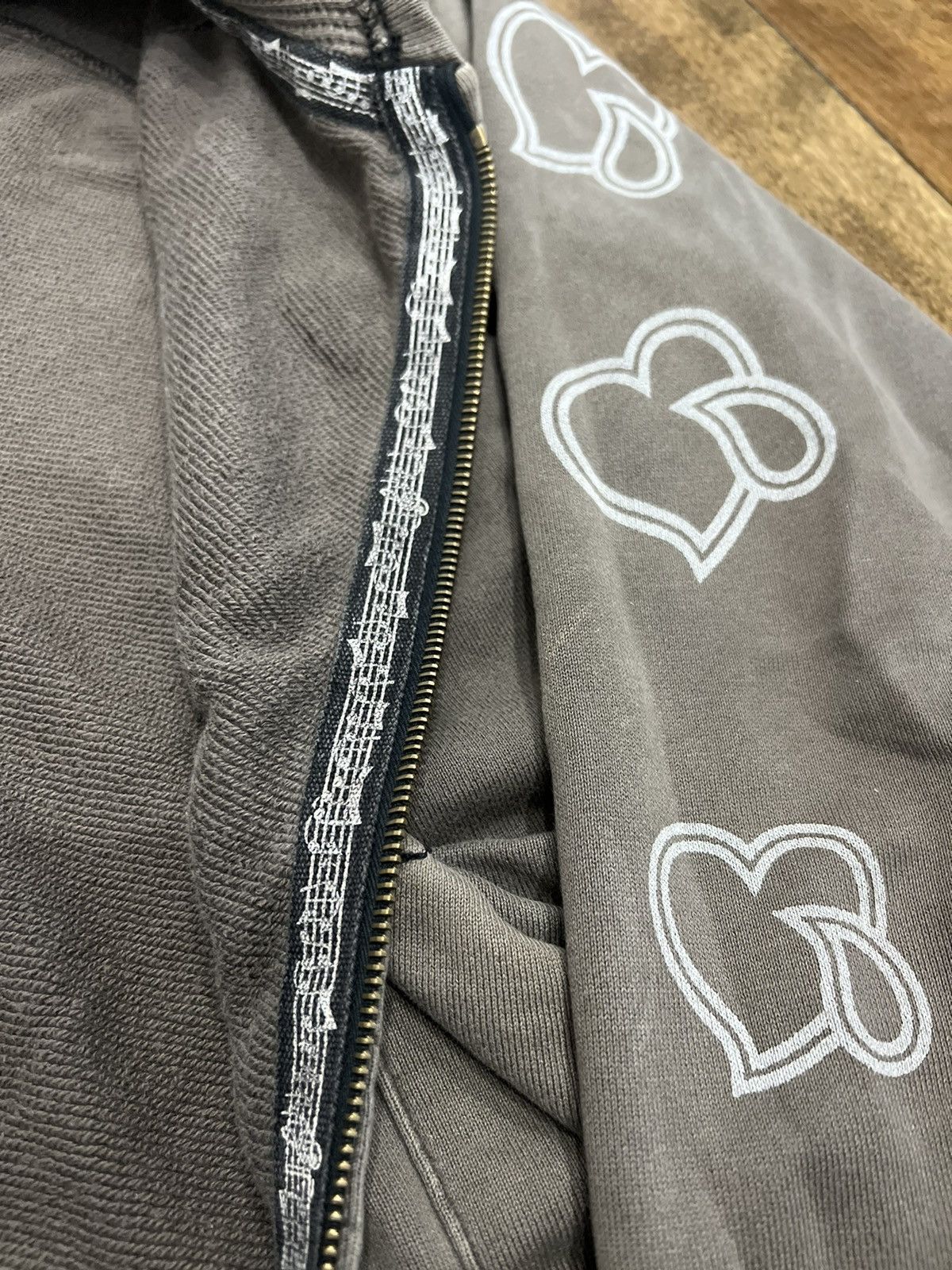 Number (N)ine Number (N)ine crying heart cargo hoodie Size US L / EU 52-54 / 3 - 8 Thumbnail