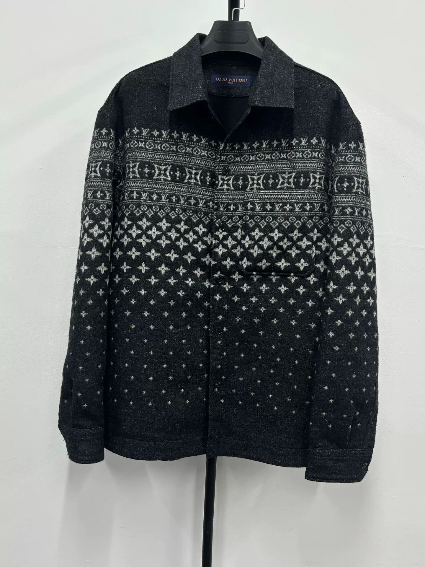 Louis Vuitton louis vuitton ski series long sleeve shirt Size US M / EU 48-50 / 2 - 1 Thumbnail