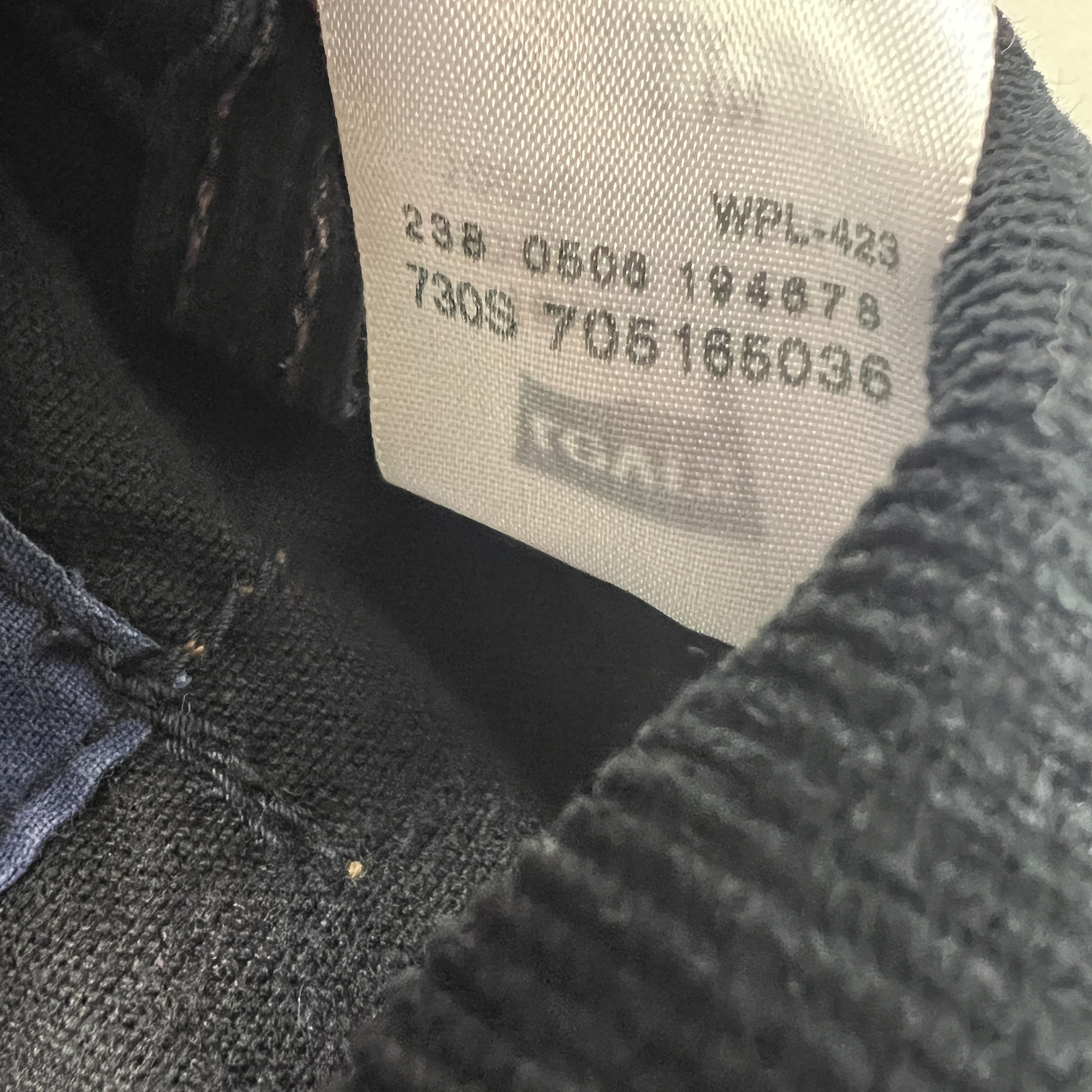 Levi's Y2K Levi's Corduroy Jacket Slim Black Button Up Trucker Size L / US 10 / IT 46 - 11 Thumbnail