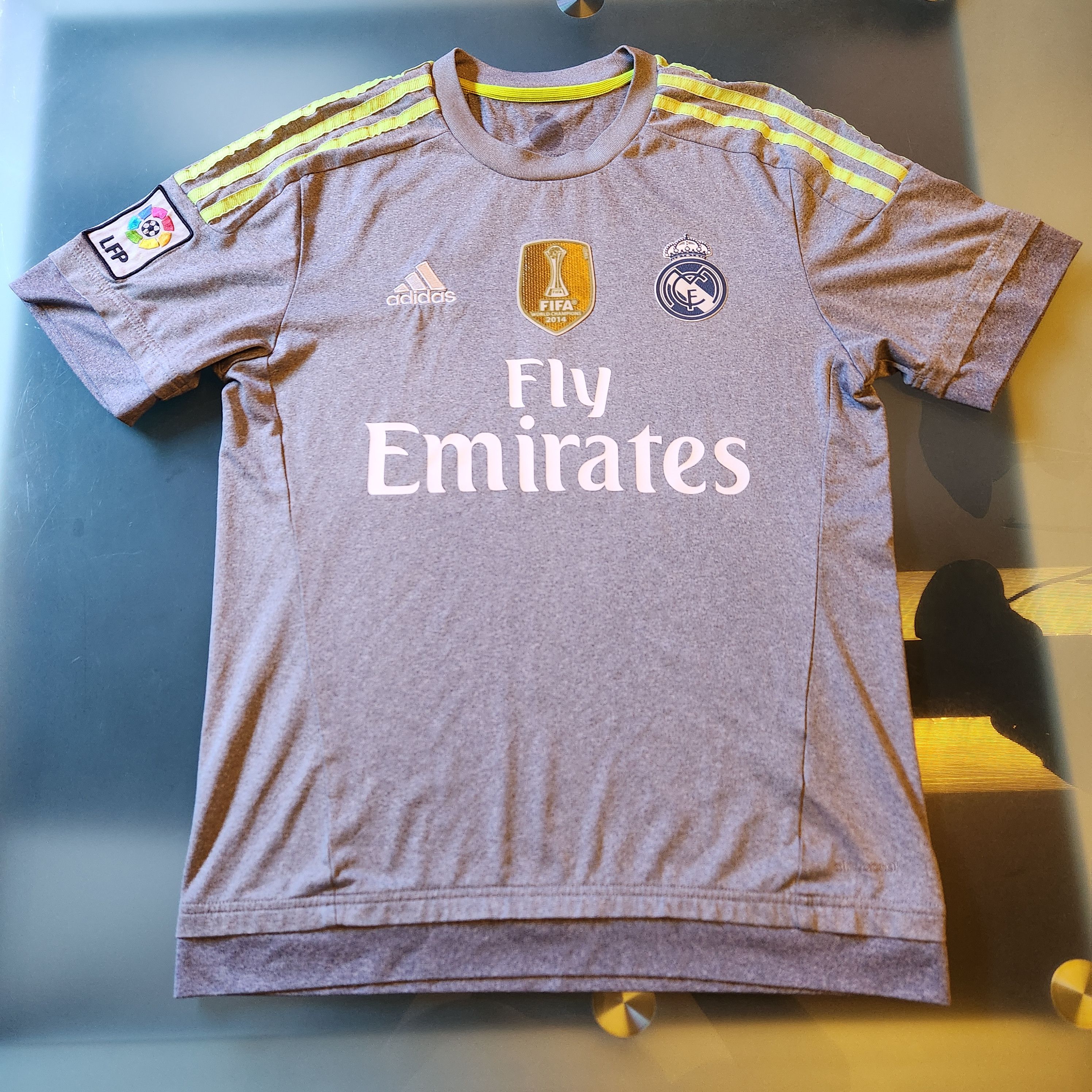 Adidas Authentic Real Madrid RONALDO CR7 2015-2016 Away Jersey Size US S / EU 44-46 / 1 - 2 Thumbnail