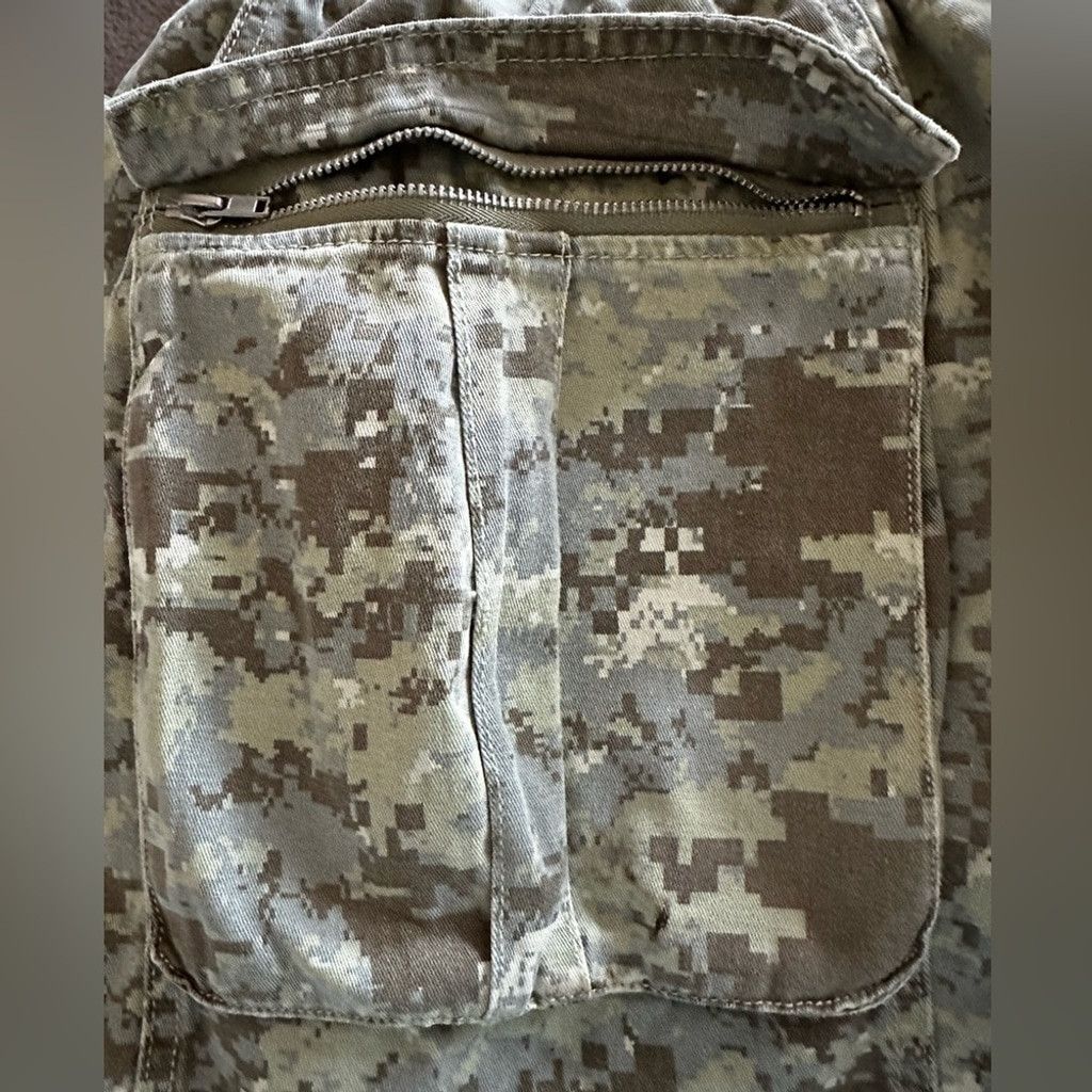 Forever 21 Forever 21+ CARGO SHORT Camo Olive Green Gray Women 1X. Size 24" / US 00 / IT 34 - 8 Thumbnail