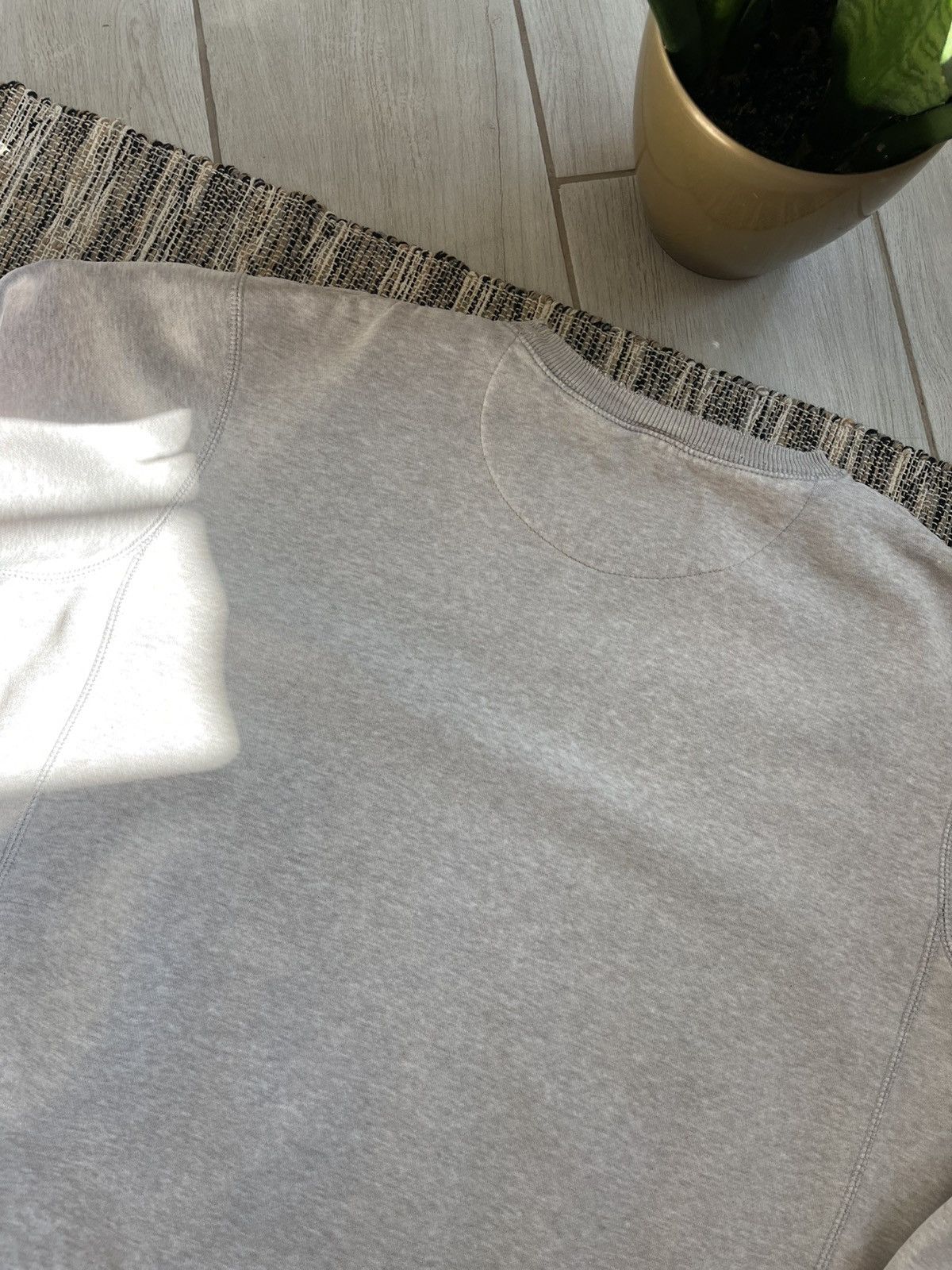 Nike × Vintage Vintage 00s Nike Sweatshirt Beige Distressed Minimalistic Size US L / EU 52-54 / 3 - 11 Thumbnail