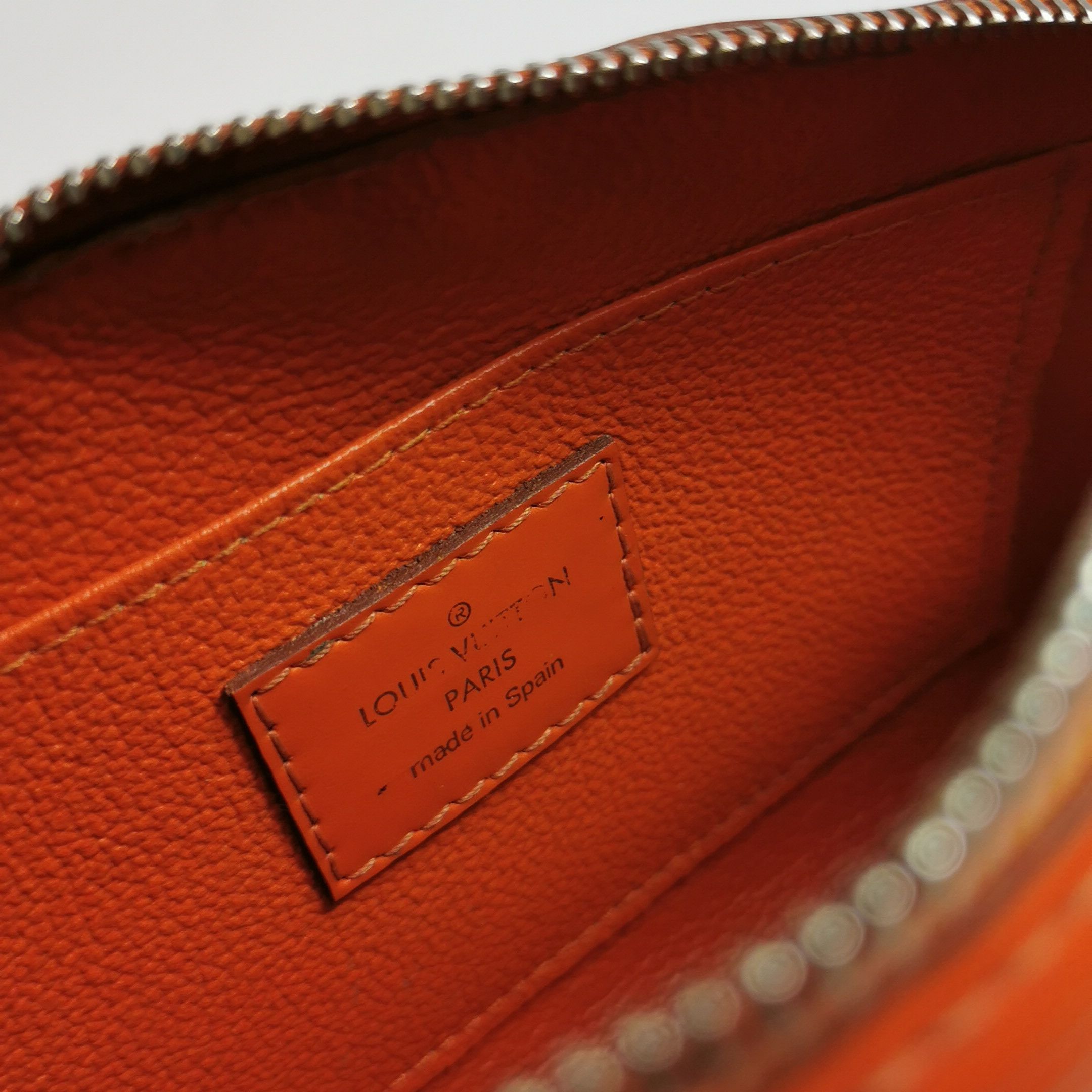 Louis Vuitton Louis Vuitton (LV) Small Cowhide Solid Color Water Ripple C Size ONE SIZE - 2 Thumbnail