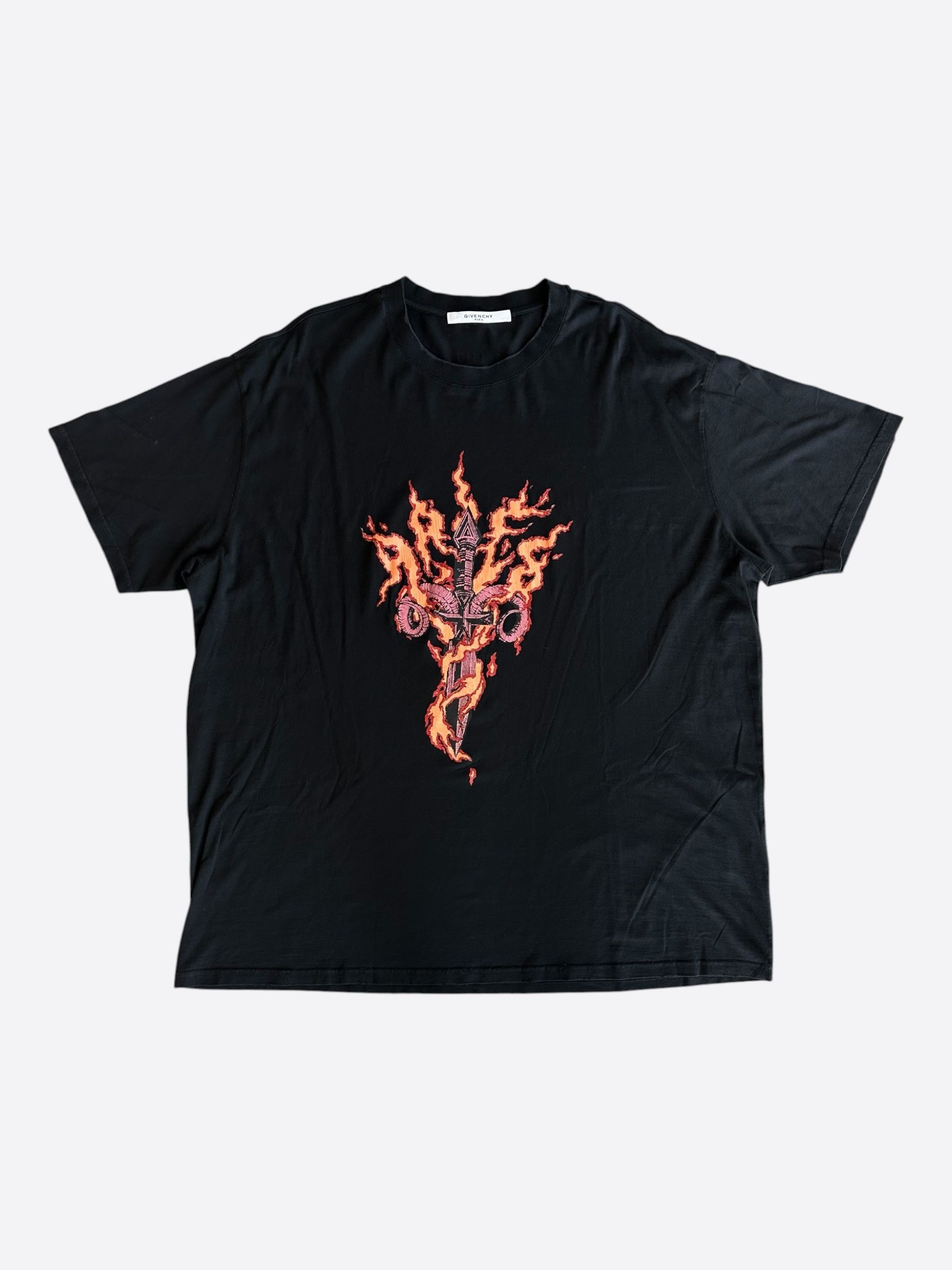 Givenchy Givenchy Black Flaming Dagger Graphic T-Shirt Size US XXL / EU 58 / 5 - 1 Thumbnail