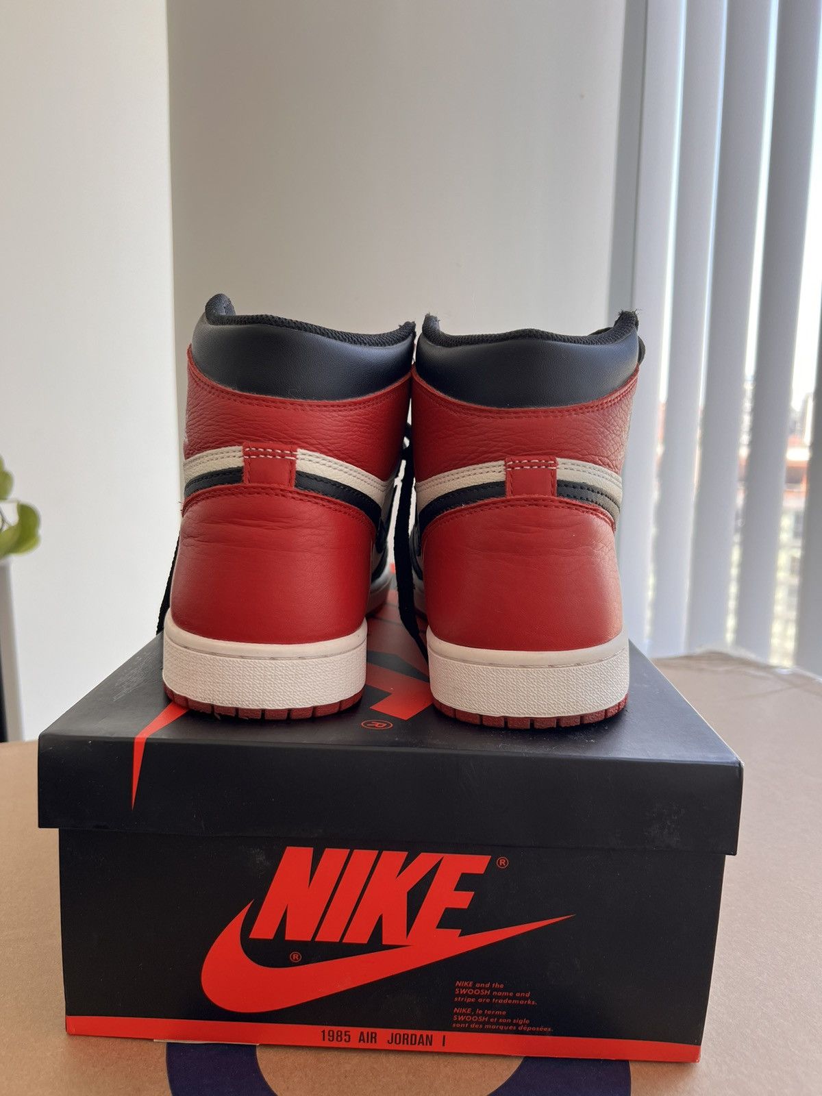 Jordan Brand Air Jordan Retro 1 High Bred Toe Size US 10.5 / EU 43-44 - 3 Thumbnail