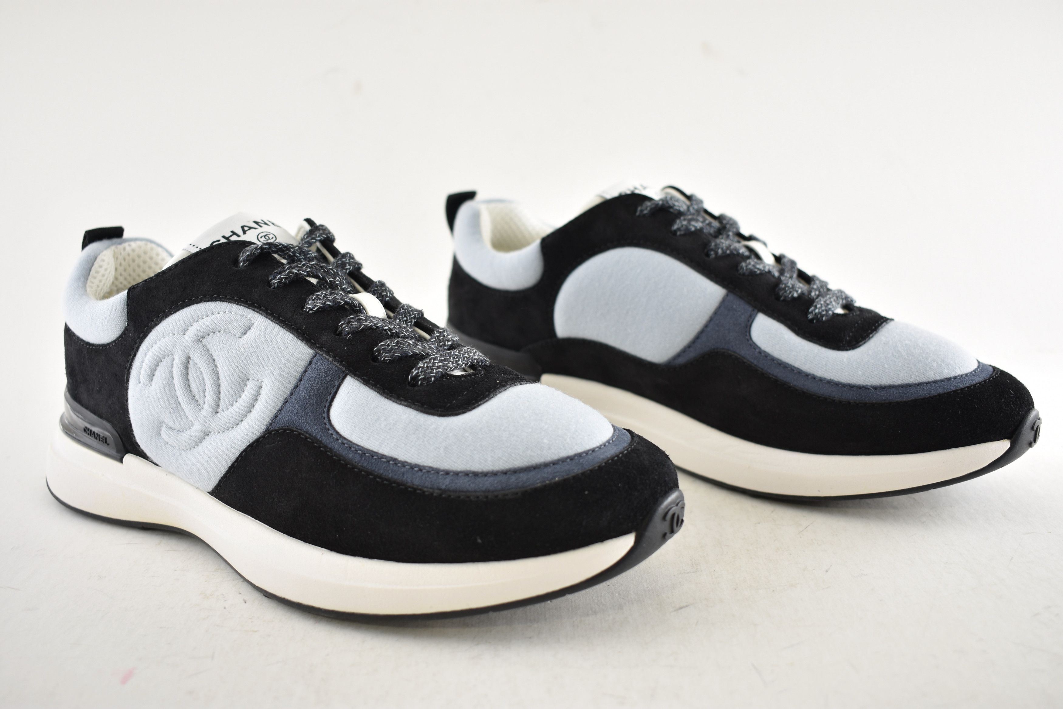 Chanel Chanel 22B Black White CC Logo Suede Flat Trainer Sneaker 40 Size US 10 / IT 40 - 2 Thumbnail