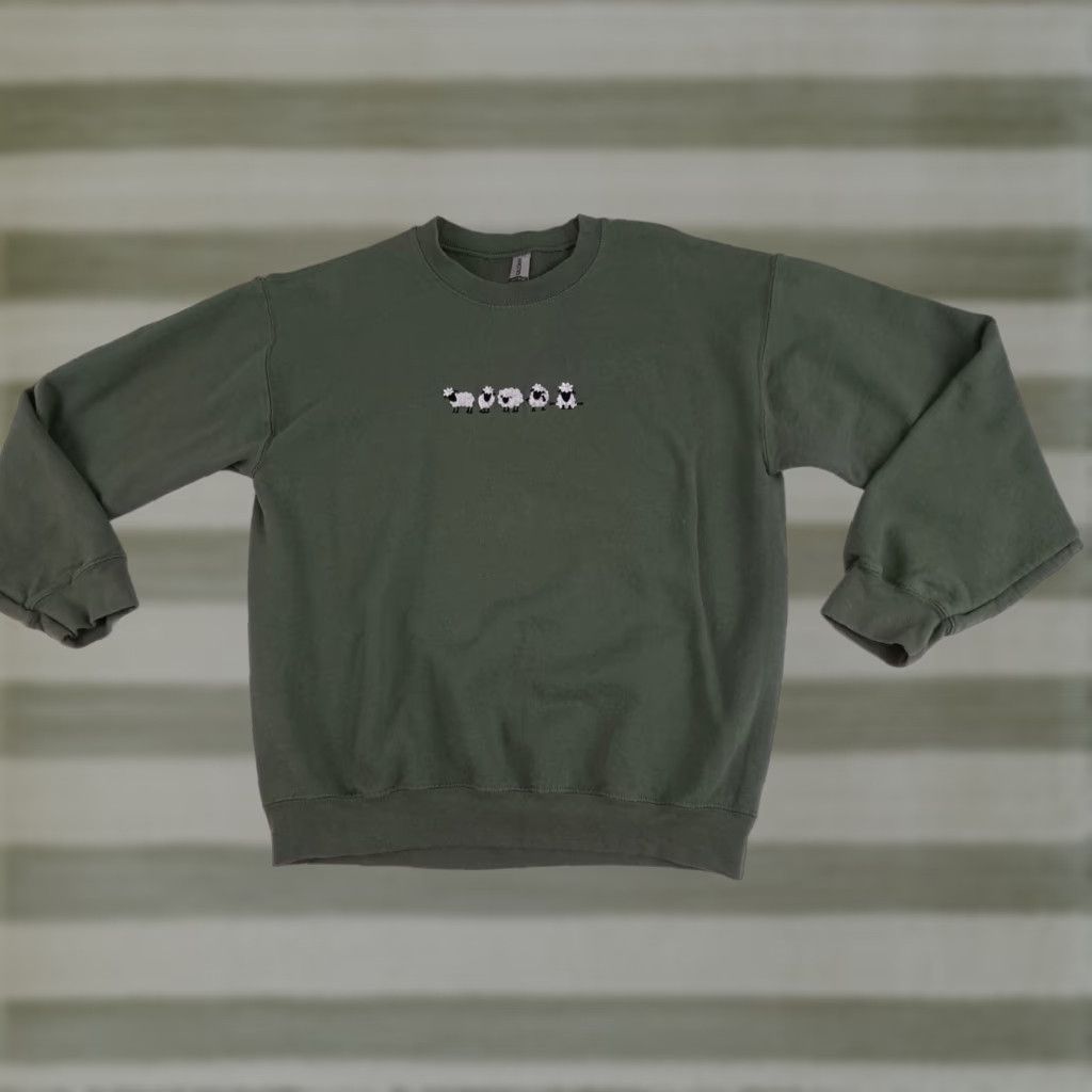 Gildan VINTAGE Gildan Sweatshirt Sheep Embroidered Green Women's Size M Long Sleeve Crew Neck Pullover All Seasons 90s Theme Size M / US 6-8 / IT 42-44 - 1 Thumbnail