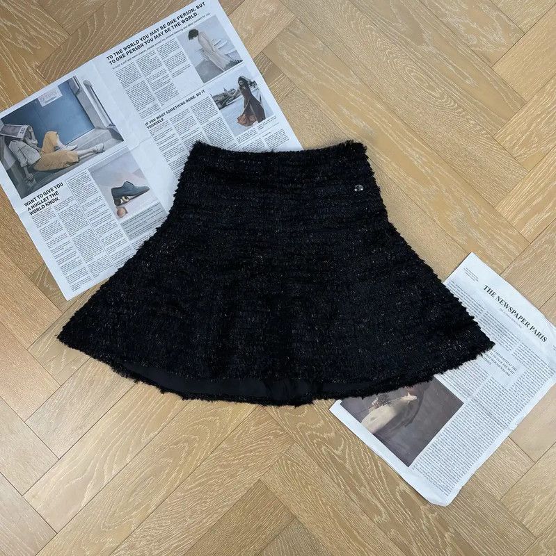 Chanel Chanel Black Women's Skirt in Size S 0089 Size 23" - 1 Thumbnail