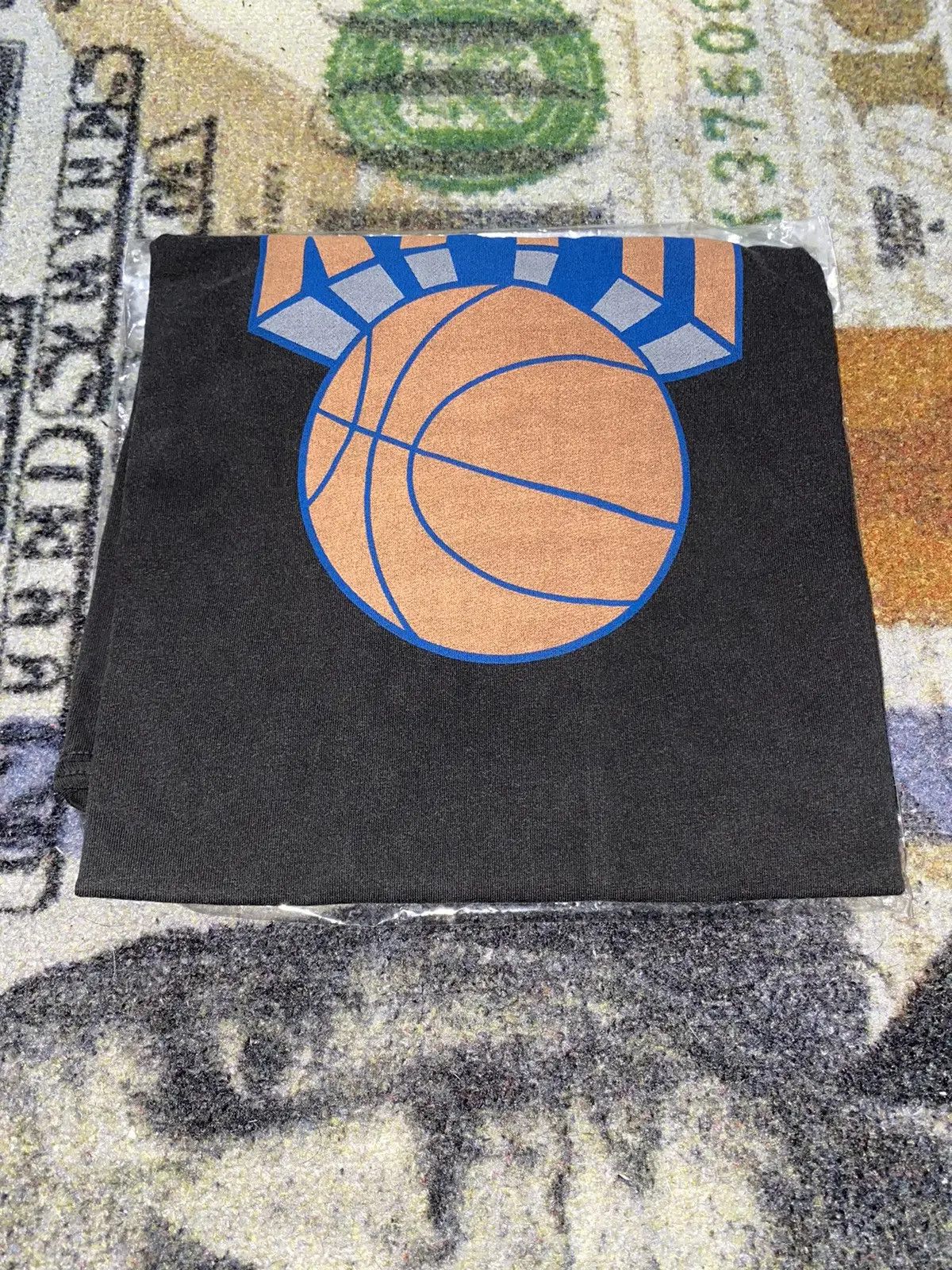 image of Kith For The New York Knicks Retro Ny Vintage Tee in Black, Men's (Size XL)