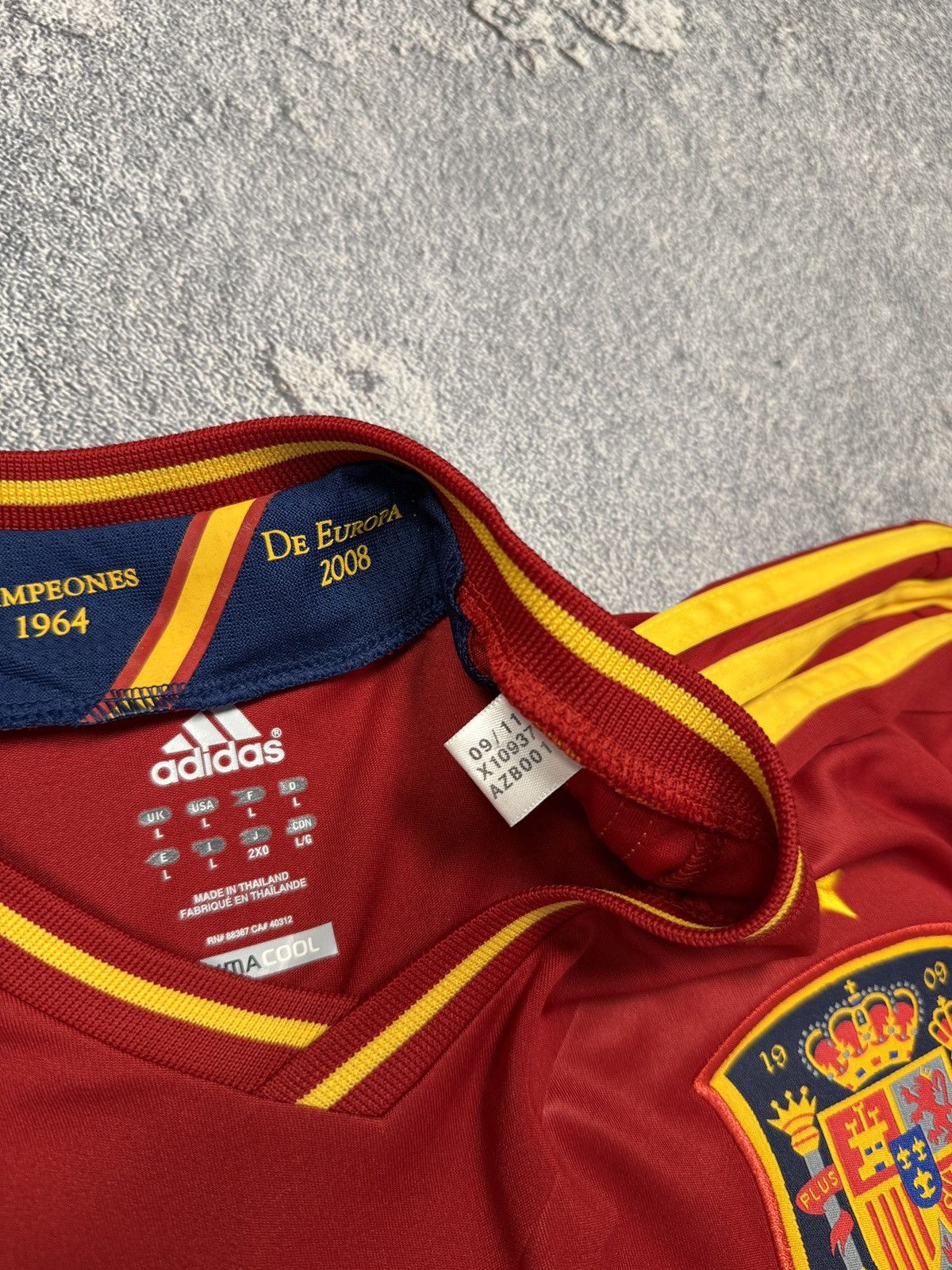 Adidas VINTAGE ADIDAS SPAIN EURO 2012 FOOTBALL SOCCER HOME JERSEY Size US L / EU 52-54 / 3 - 9 Thumbnail