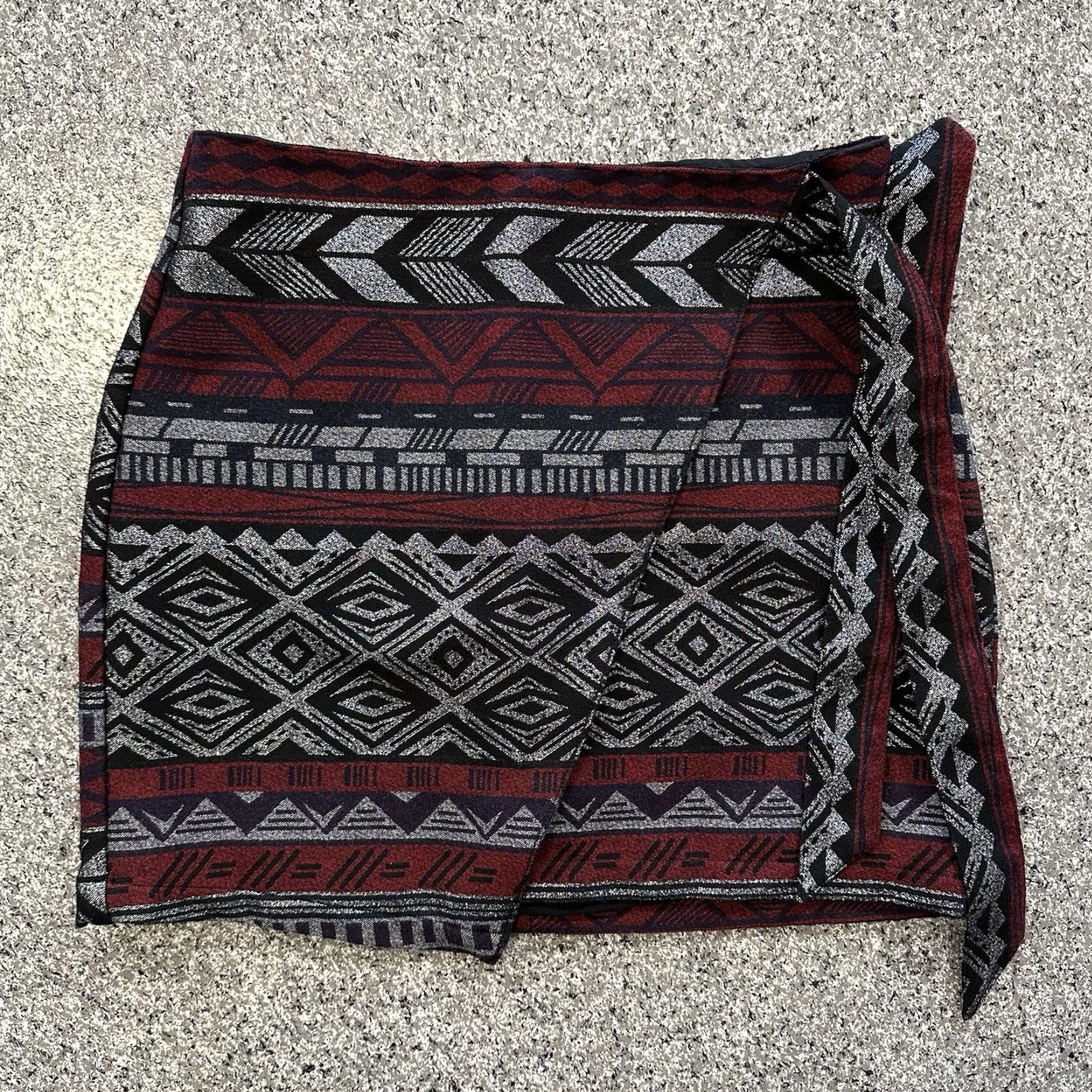 Express Express Skirt Womens 2 Red Aztec Jacquard Mini - Midi? (Note: Original title indicates "Mini" and "Aztec" pattern; no new info added) Size 26" / US 2 / IT 38 - 2 Thumbnail