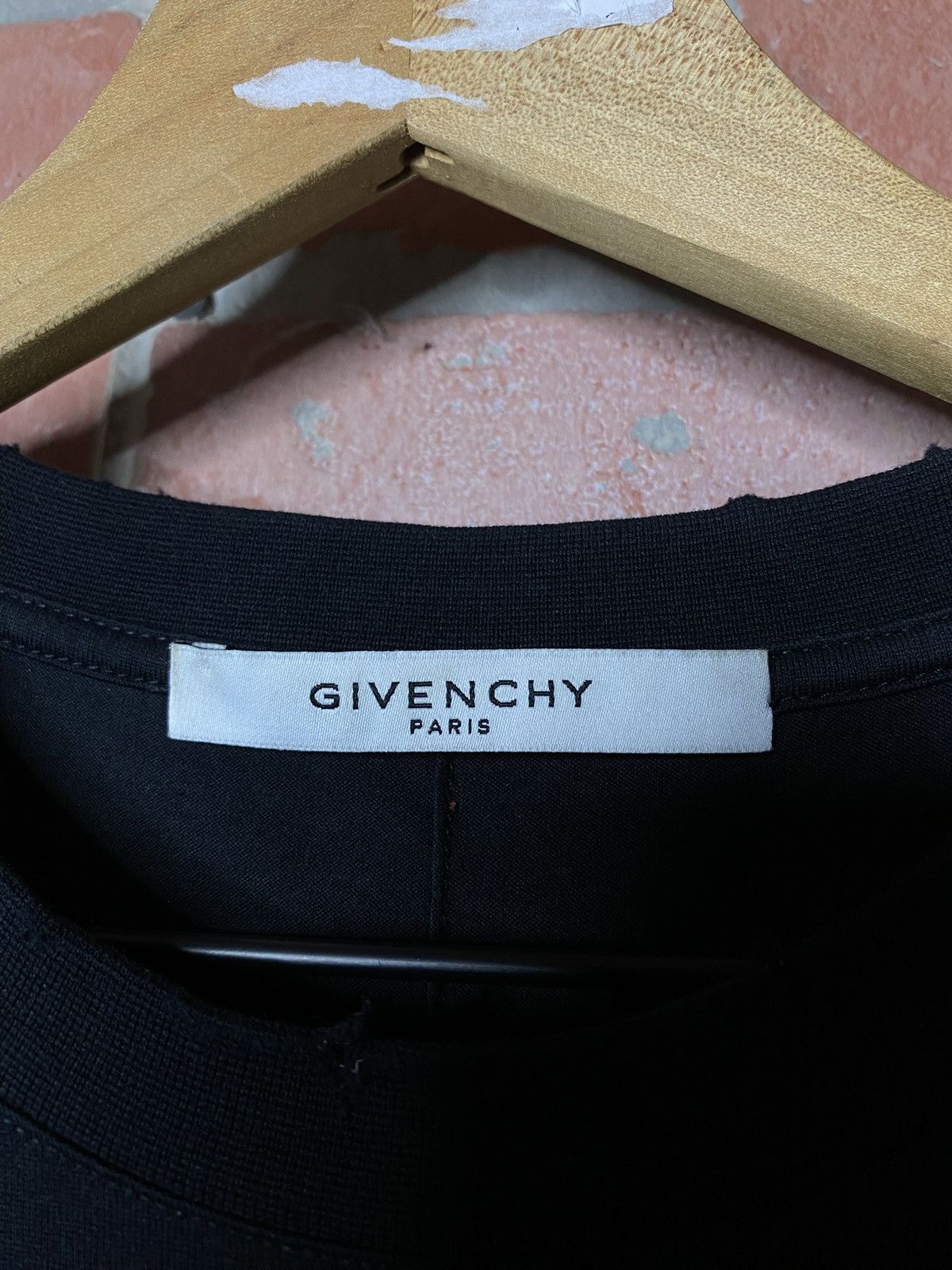 Givenchy Givenchy Spellout Black T-Shirt Preowned Men’s Size Medium Size US M / EU 48-50 / 2 - 4 Thumbnail