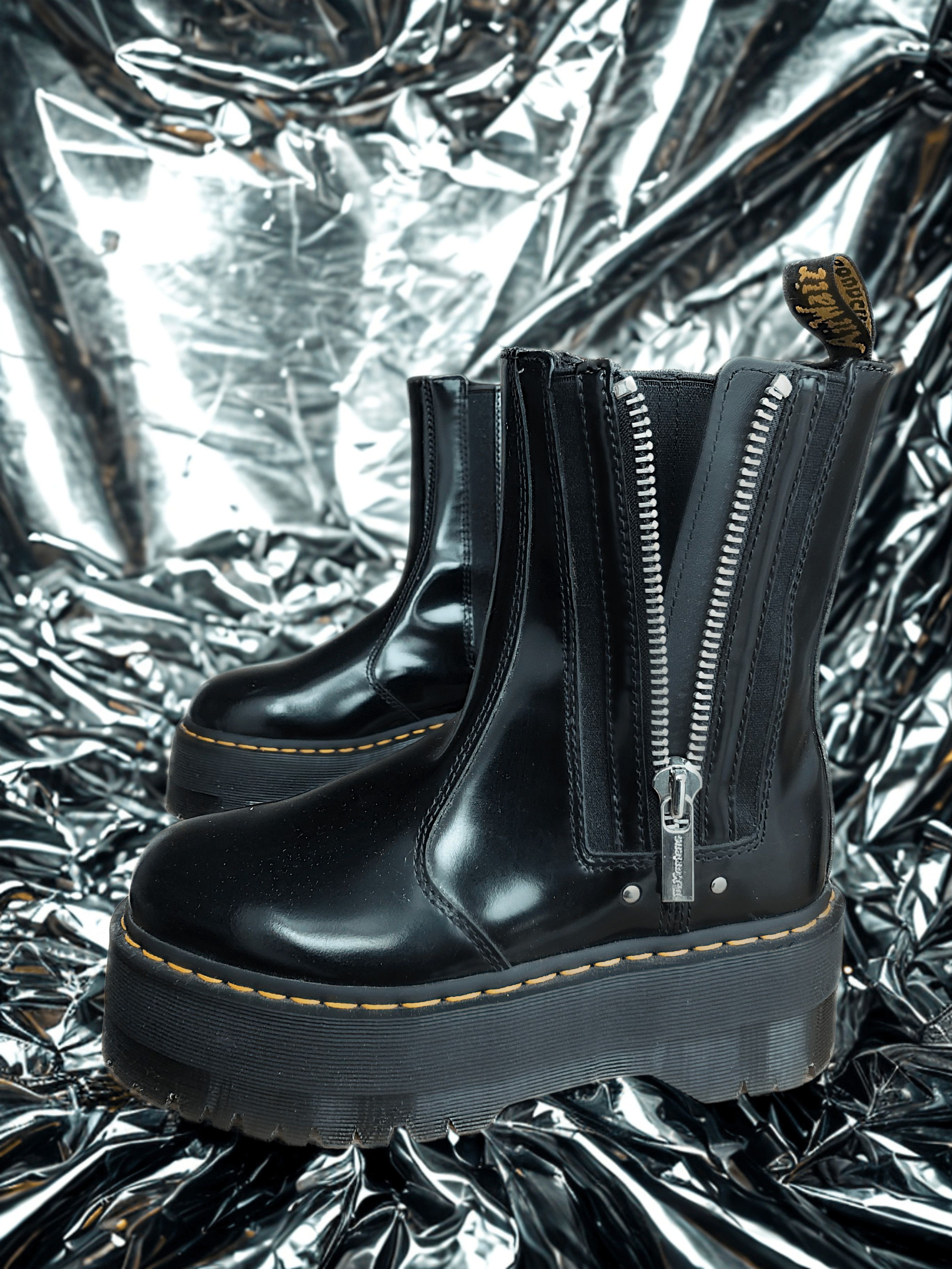 Dr. Martens DR. MARTENS 2976 MAX CHELSEA PLATFORM BOOTS Size US 8.5 / IT 38.5 - 2 Thumbnail