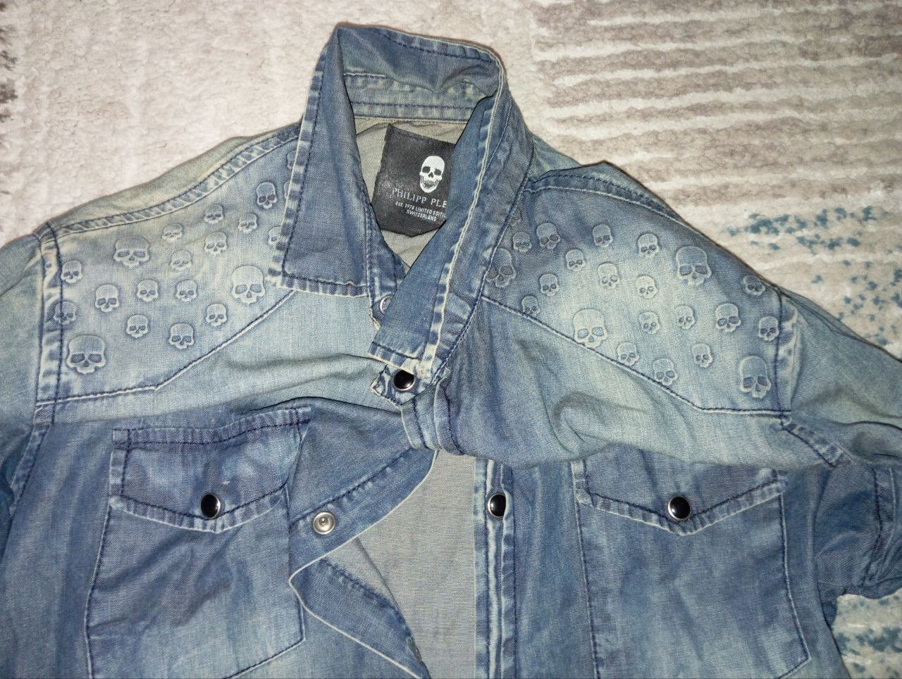 Philipp Plein Philipp Plein Denim Shirt Skulls Embossed Size US S / EU 44-46 / 1 - 1 Thumbnail