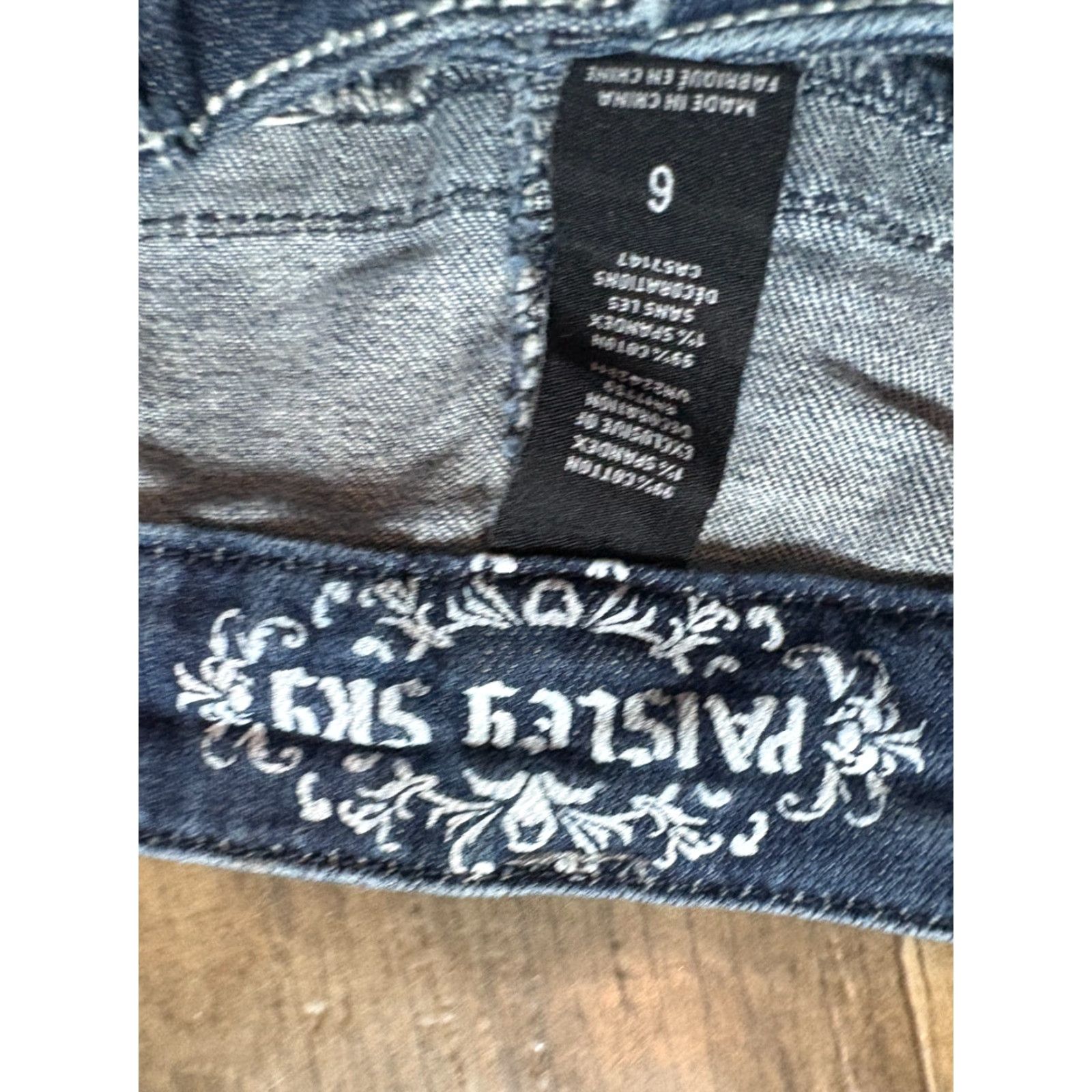 Denime Paisley Sky Jeans Womens Size 6 Blue Denim Embordered 5-Pocket Design Size 28" / US 6 / IT 42 - 4 Thumbnail