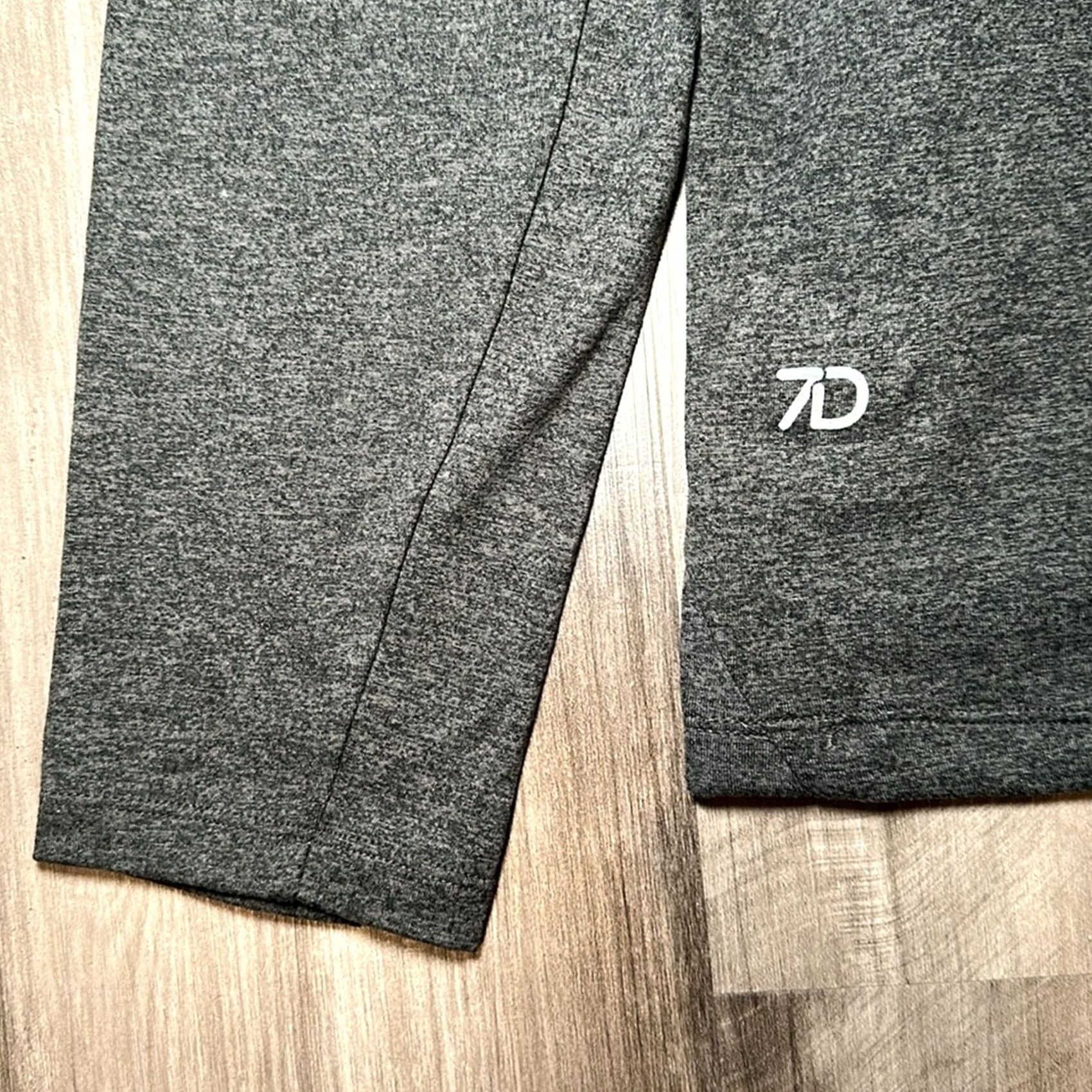Vintage 7 Diamonds Core Performance Hoodie Mens Medium Pullover Hoodie Charcoal Gray NWT Size US M / EU 48-50 / 2 - 4 Thumbnail