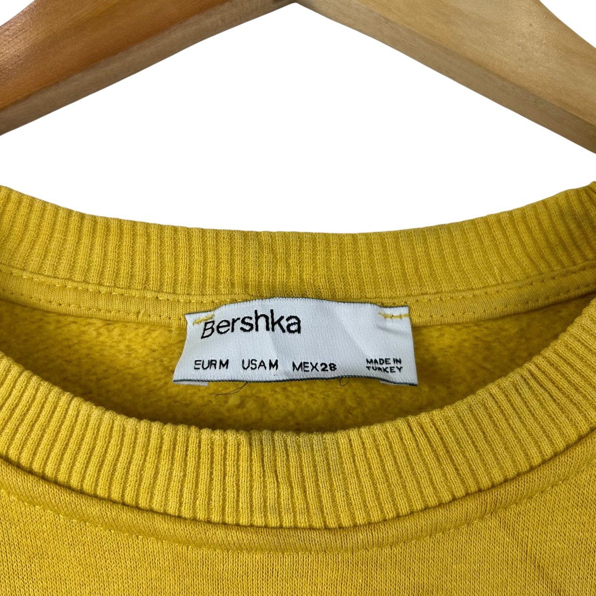Bershka Monte Cervino Matterhorn Graphic Vintage Sweatshirt Size US M / EU 48-50 / 2 - 3 Thumbnail