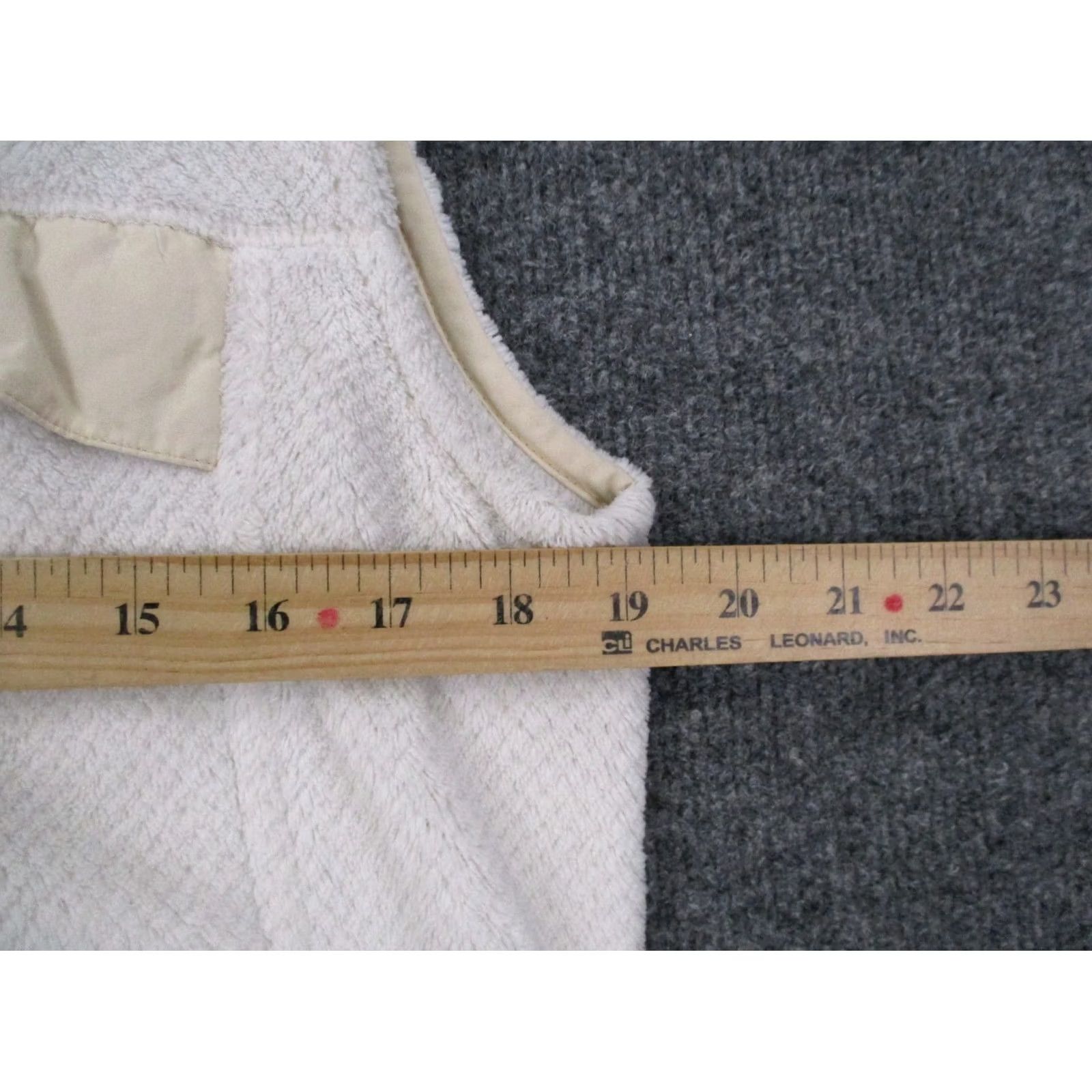 Patagonia Patagonia Jacket Womens L White Fleece Zip Pockets Outdoor Hiking Vest Coat Size L / US 10 / IT 46 - 5 Thumbnail