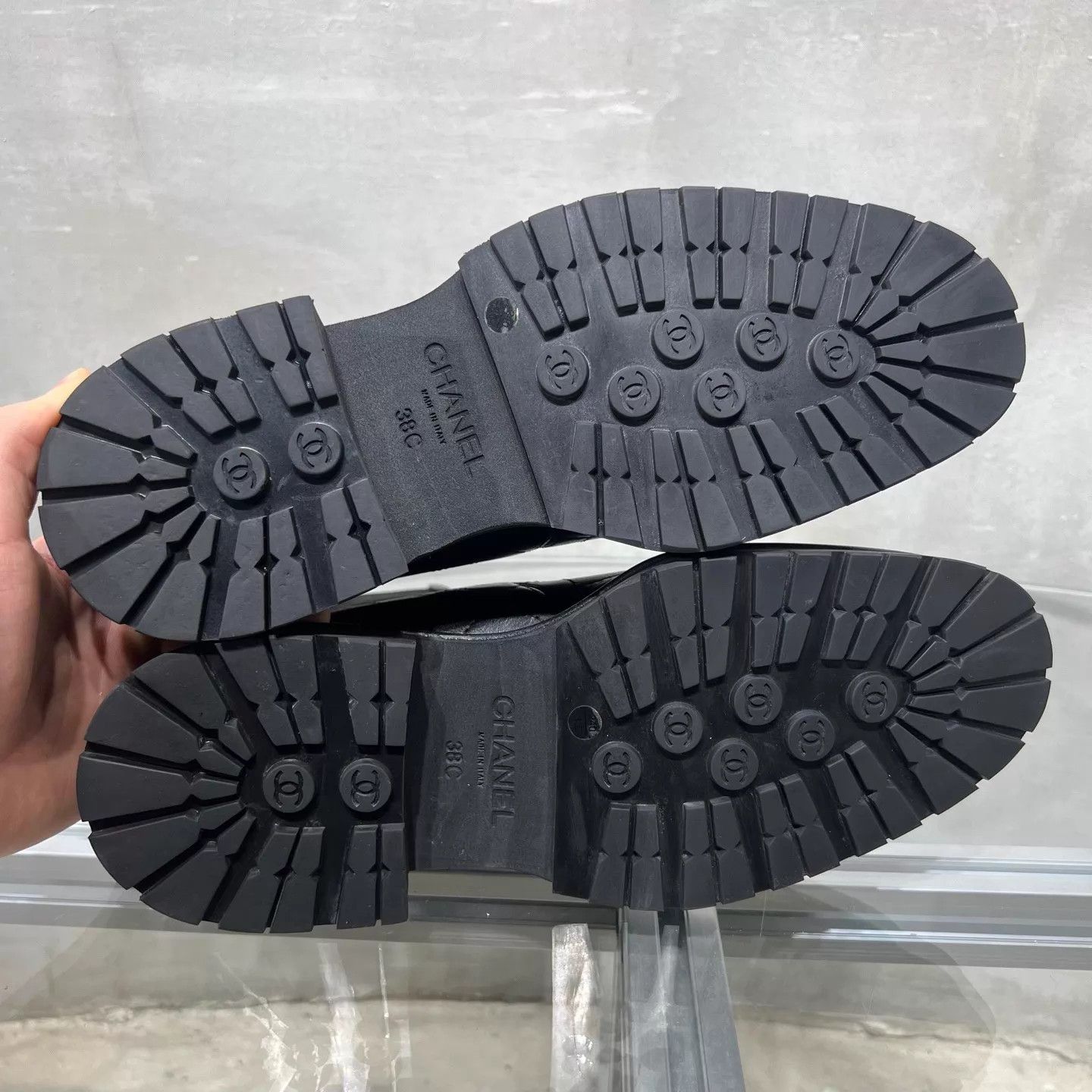 Chanel Chanel 23A Quilted Chelsea Boots 38 YH26911 Size US 7.5 / IT 37.5 - 7 Thumbnail